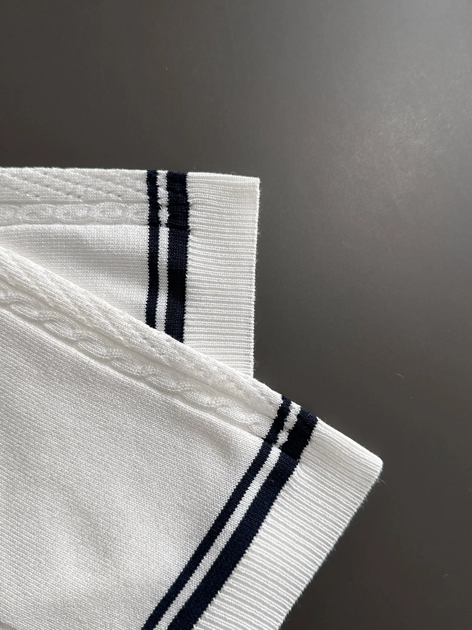 Contrast-Tip Half-Zip Knit Polo Shirt D20015219 — view 4