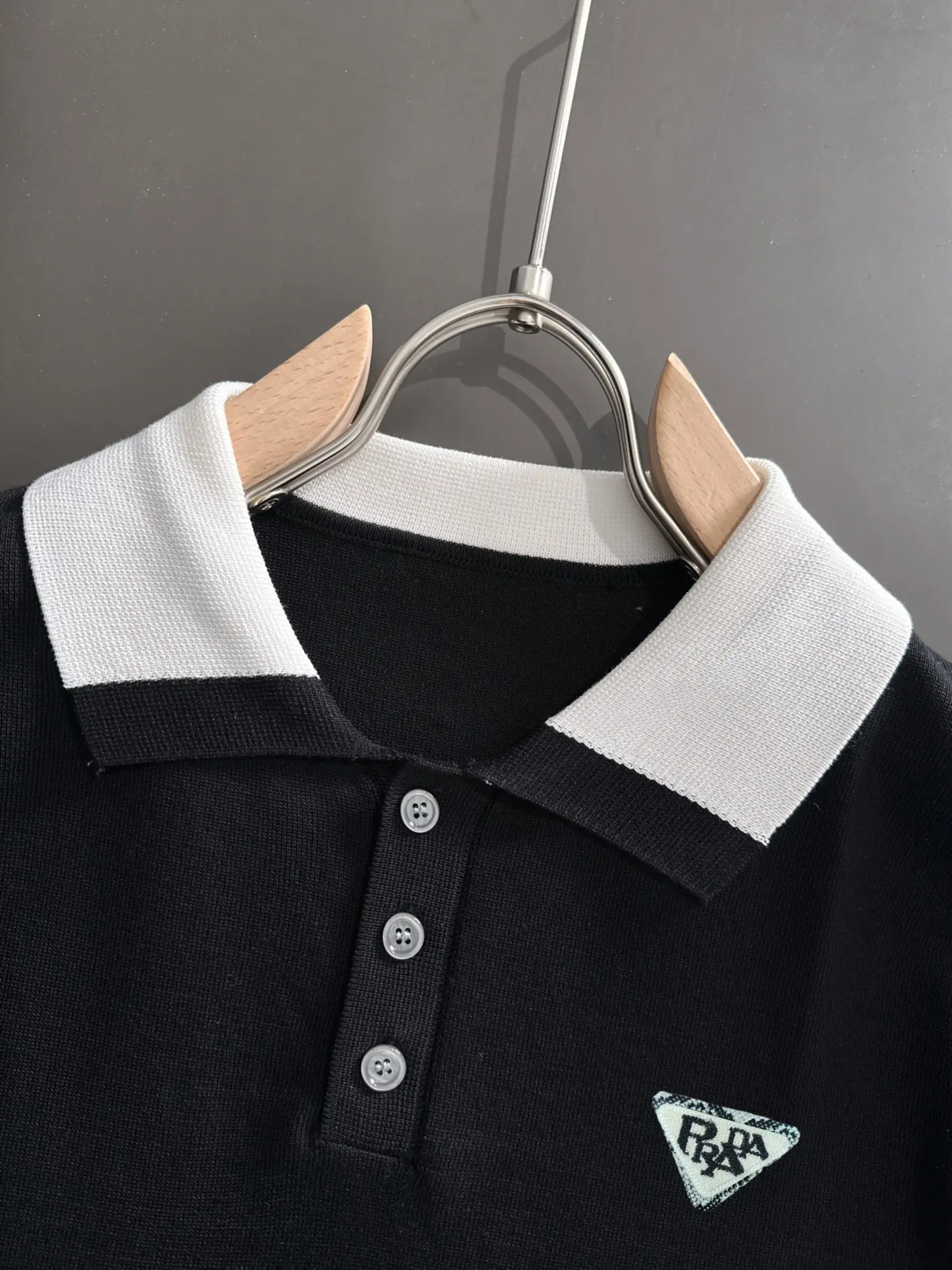 Contrast-Collar Silk-Blend Knit Polo Shirt D20015201 — view 3