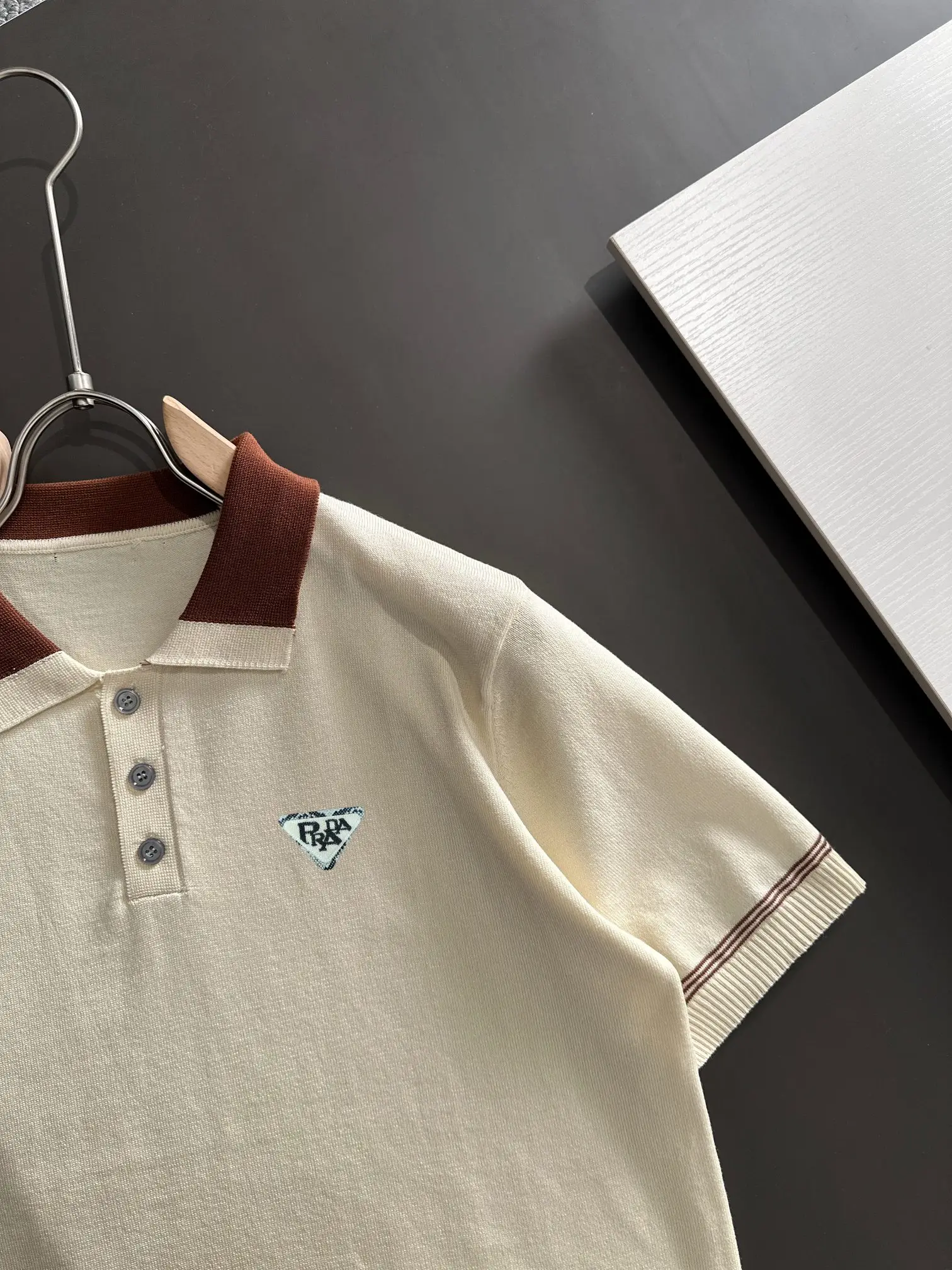 Contrast-Collar Silk-Blend Knit Polo Shirt D20015202 — view 2