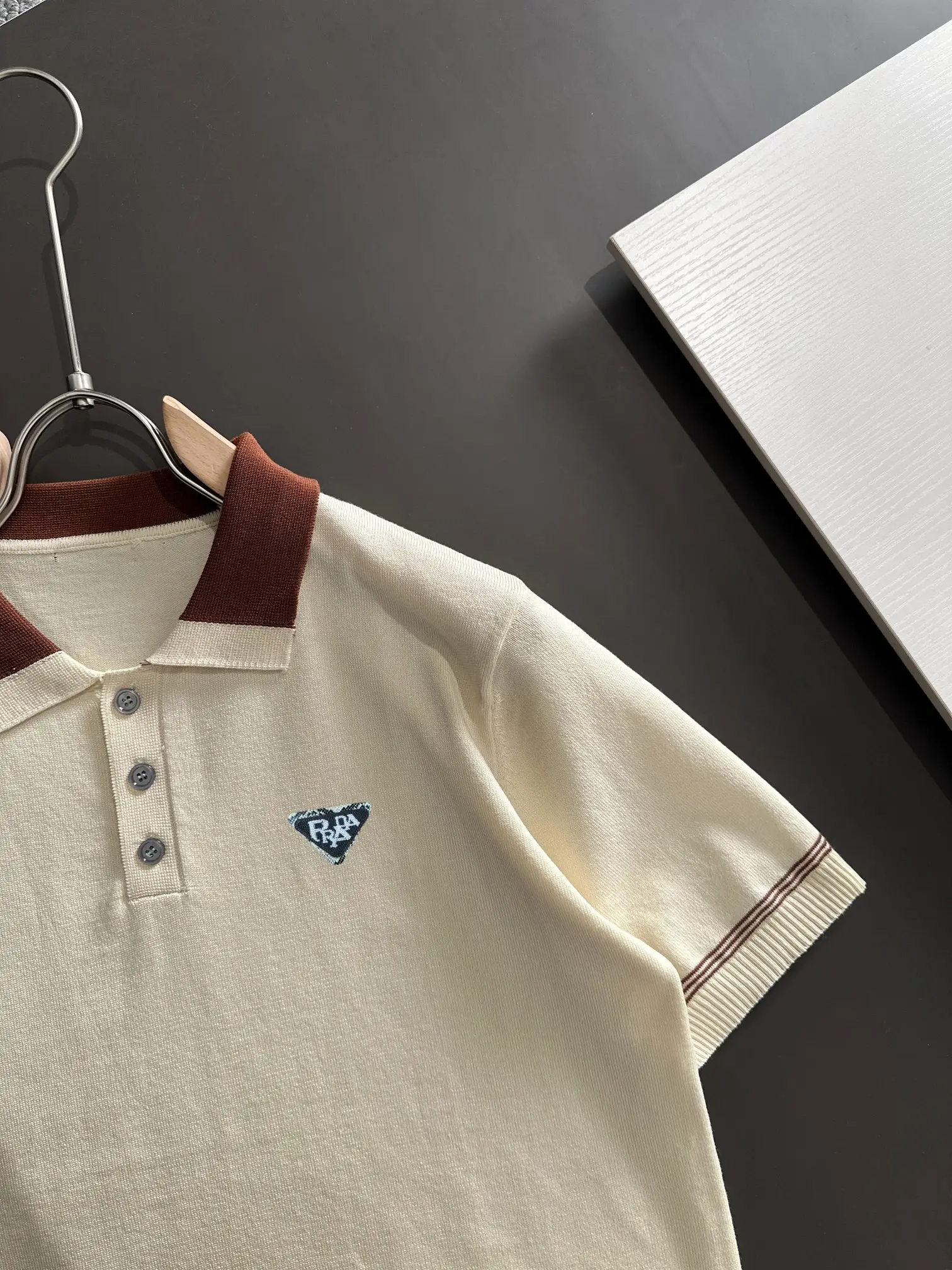 Contrast-Collar Silk-Blend Knit Polo Shirt D20015200 — view 2
