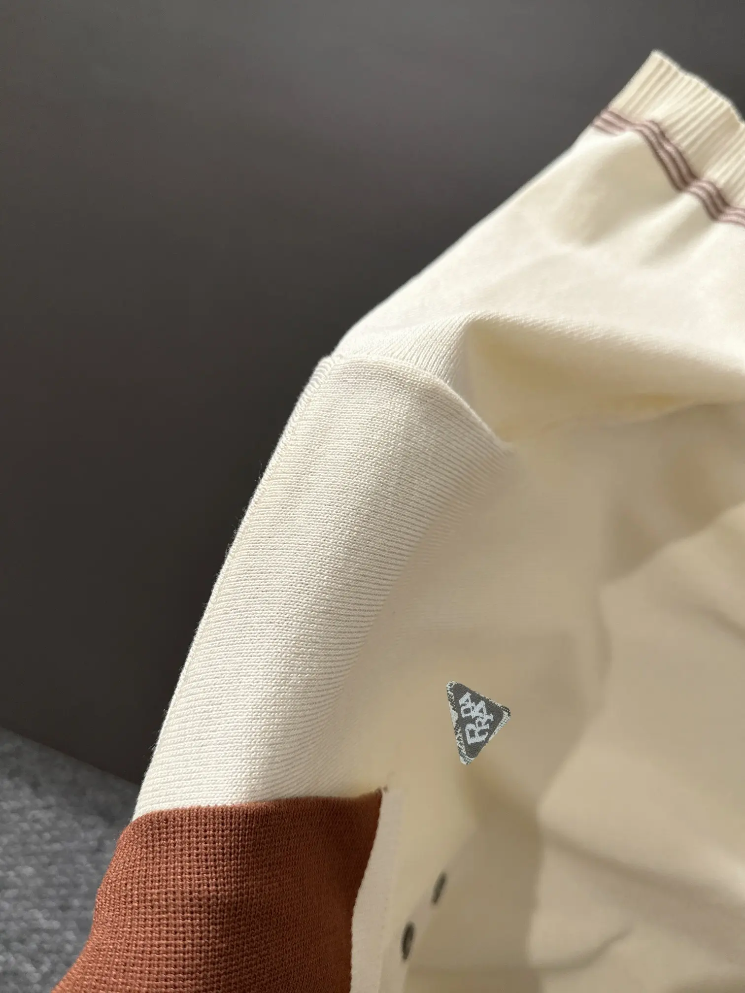 Contrast-Collar Silk-Blend Knit Polo Shirt D20015200 — view 4