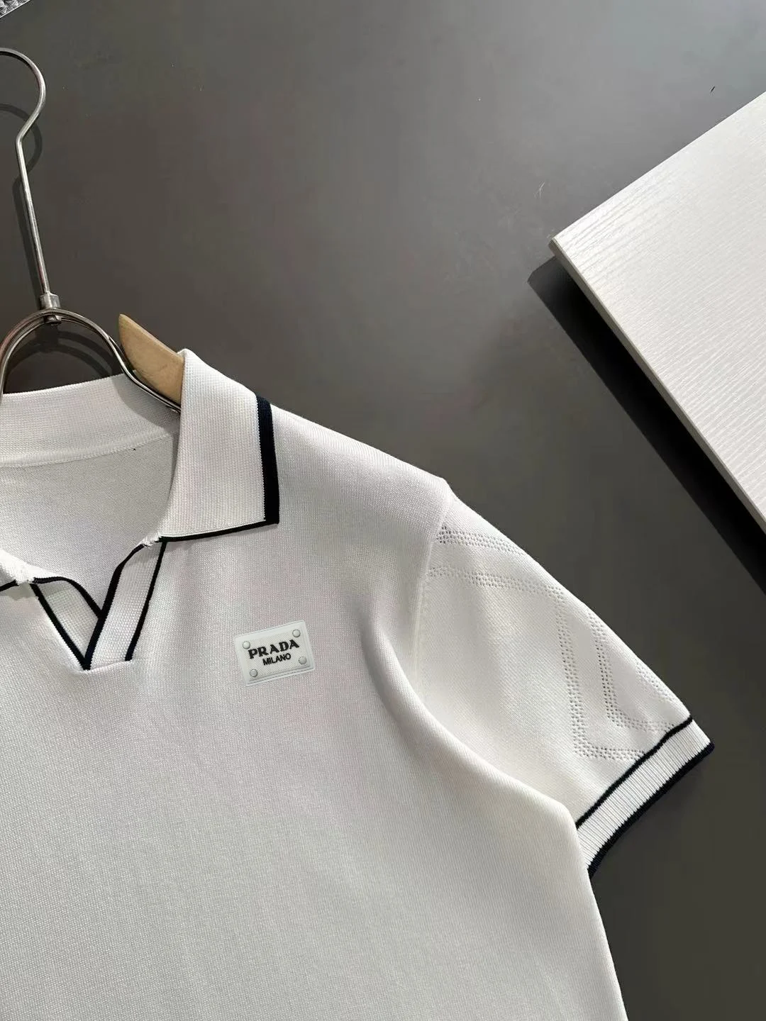 Contrast-Trim Knitted Polo Shirt D20015237 — view 2