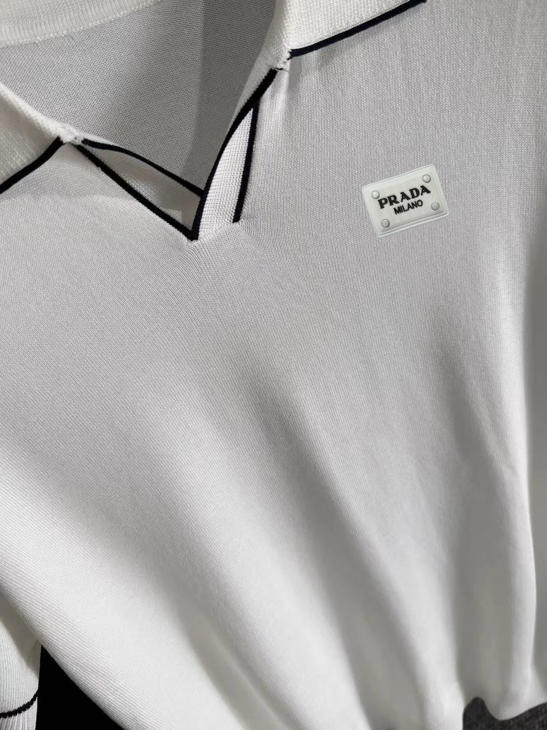 Contrast-Trim Knitted Polo Shirt D20015237 — view 7