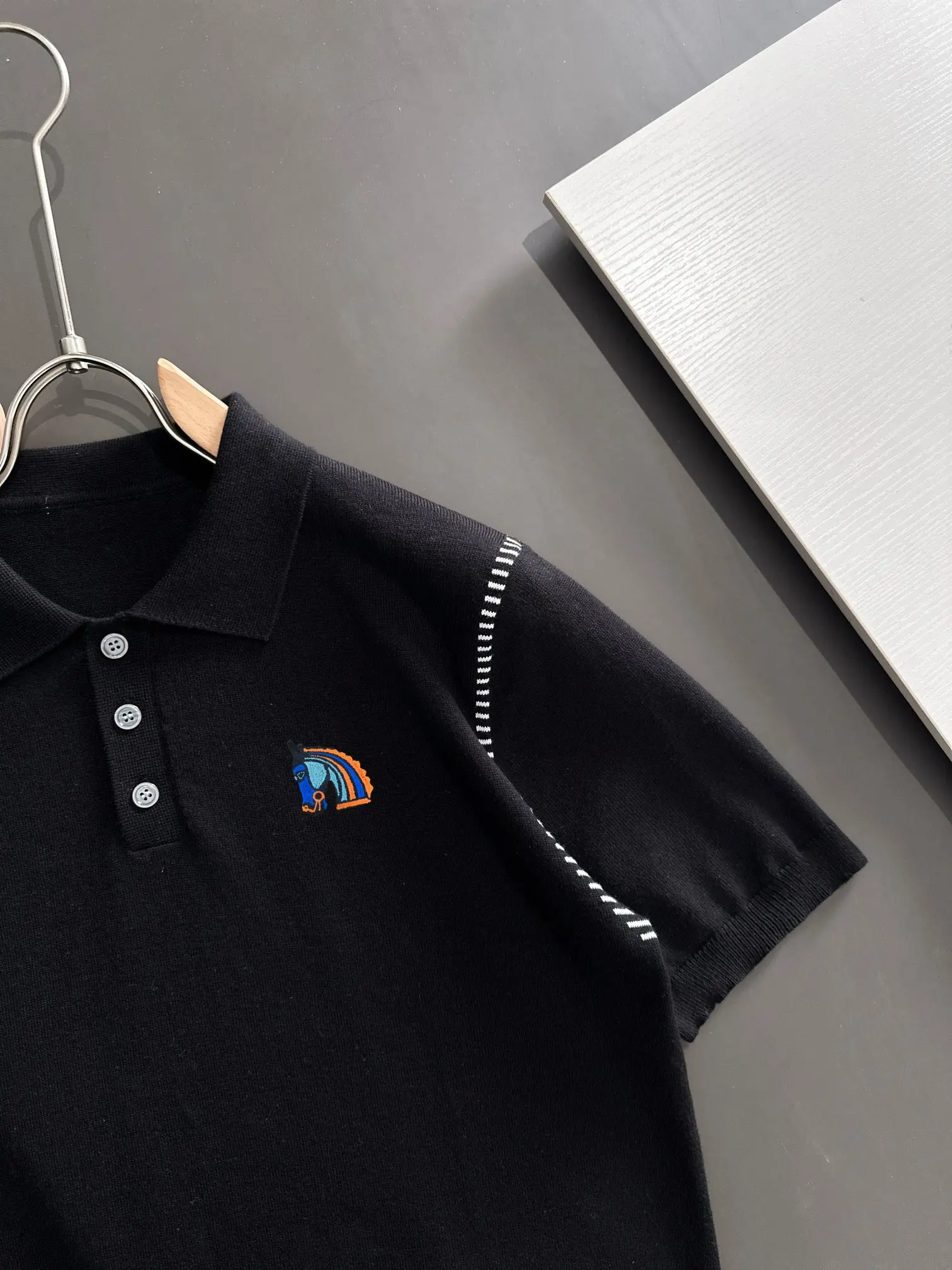 Contrast Stitch Knit Polo Shirt D20015203 — view 2
