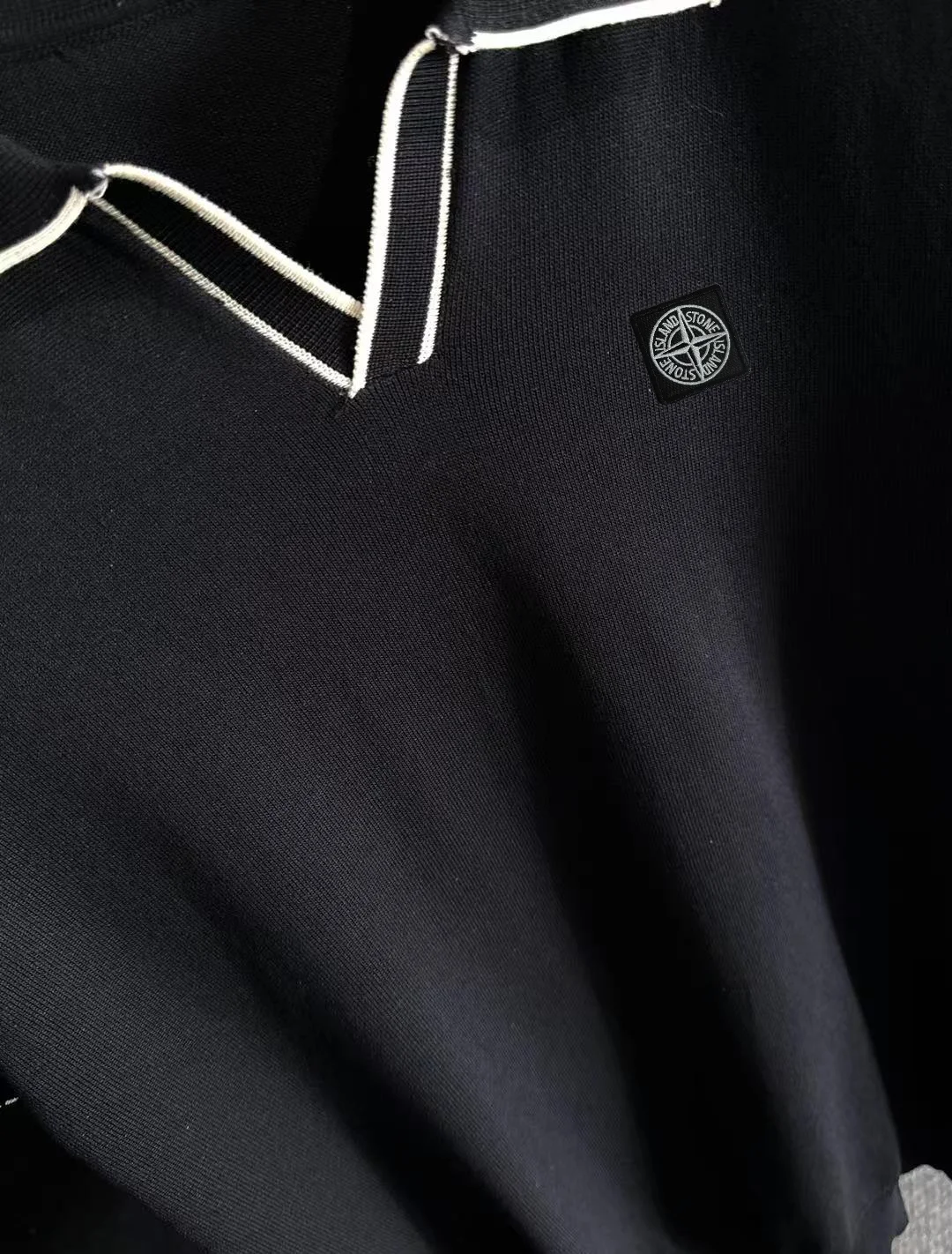 Contrast-Trim Knitted Polo Shirt D20015327 — view 7