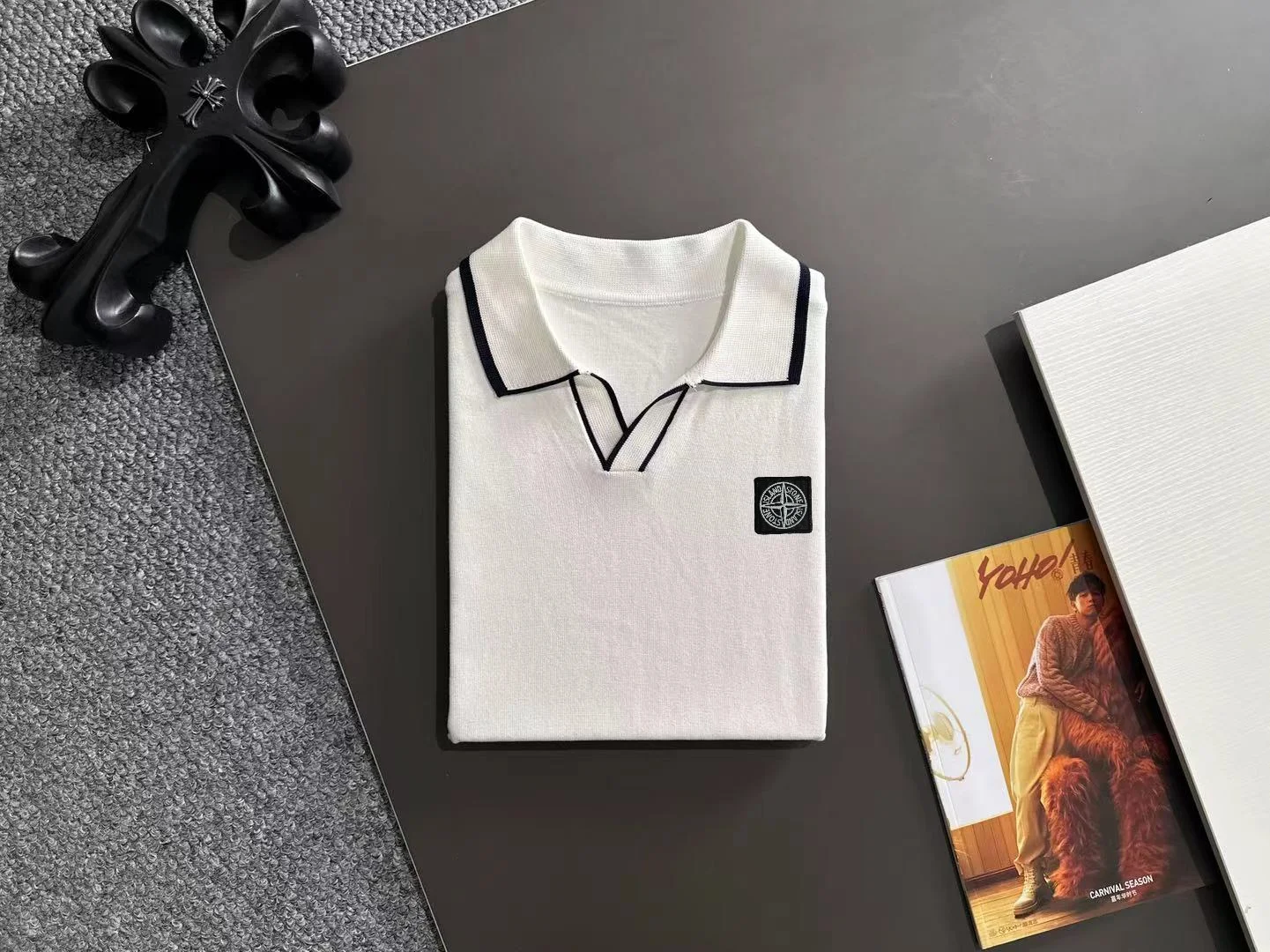 Contrast-Trim Knitted V-Neck Polo Shirt D20015326 — view 8
