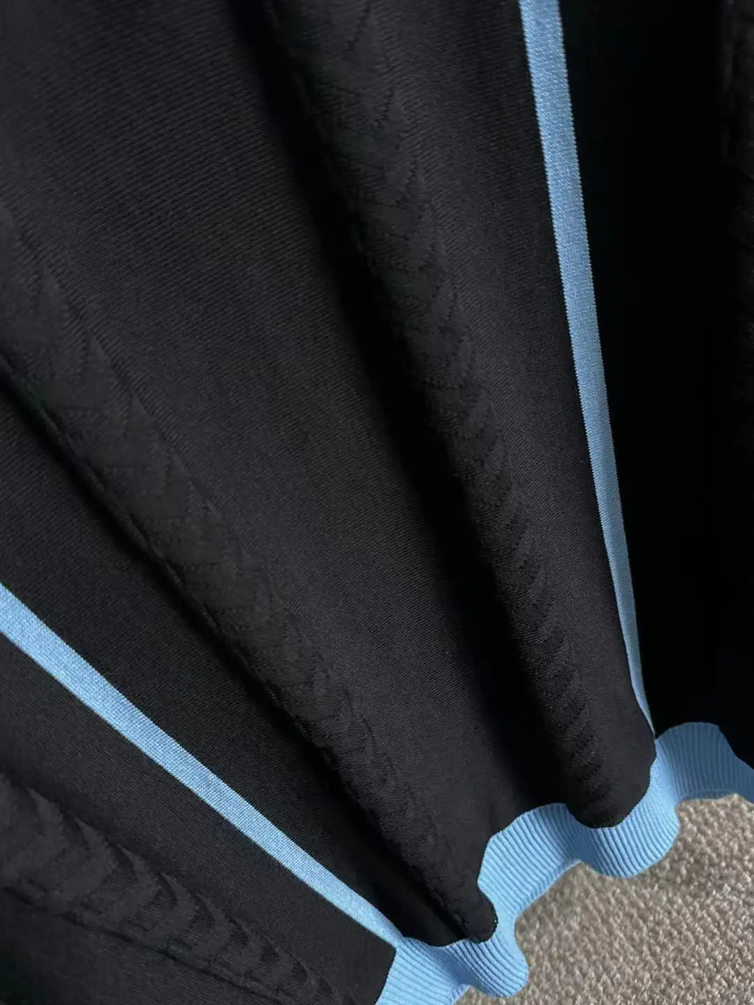 Contrast-Stripe Half-Zip Knit Polo Shirt D20015227 — view 7