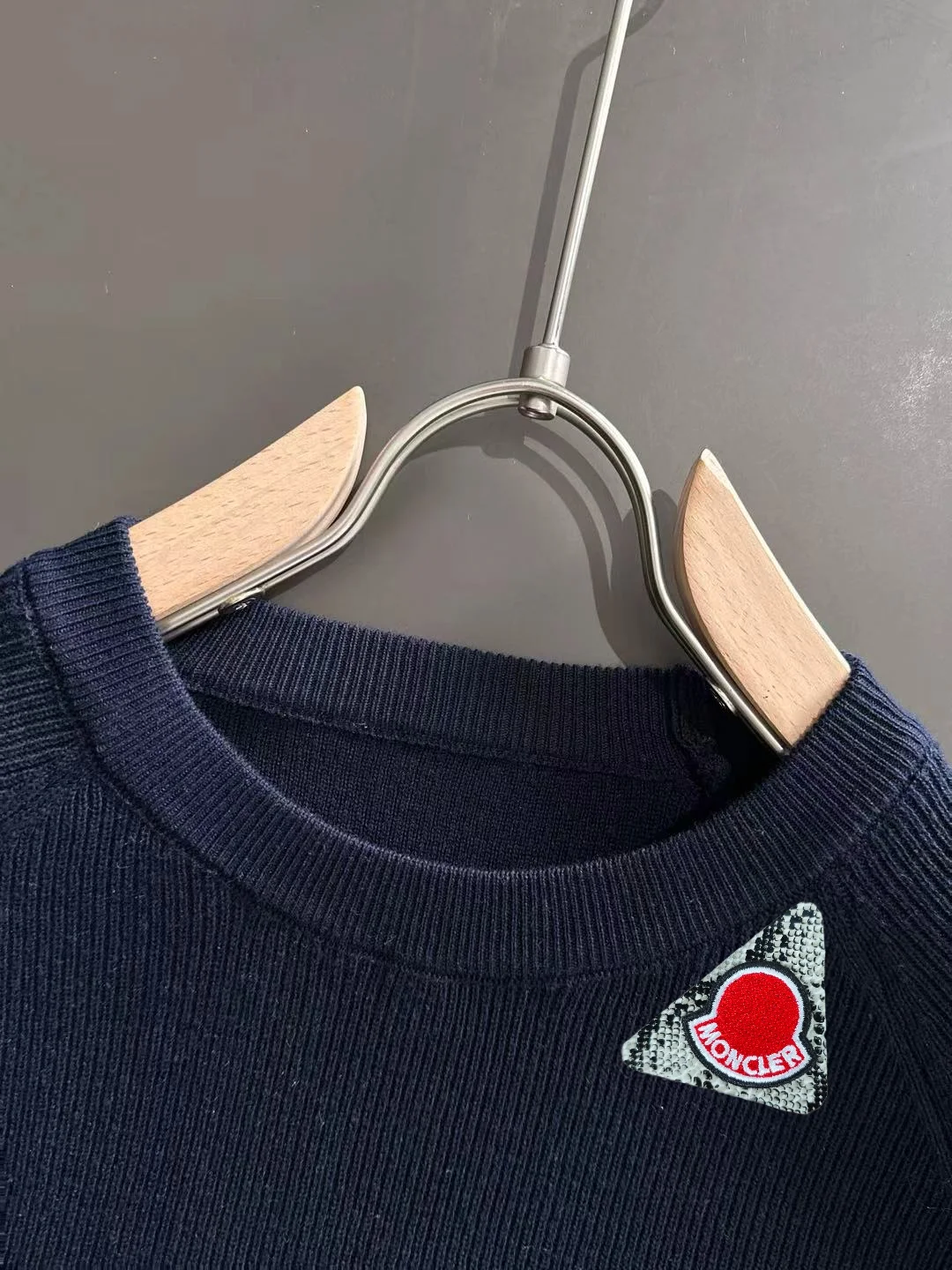 Ribbed Knit Short-Sleeve Sweater D20015164 — view 3