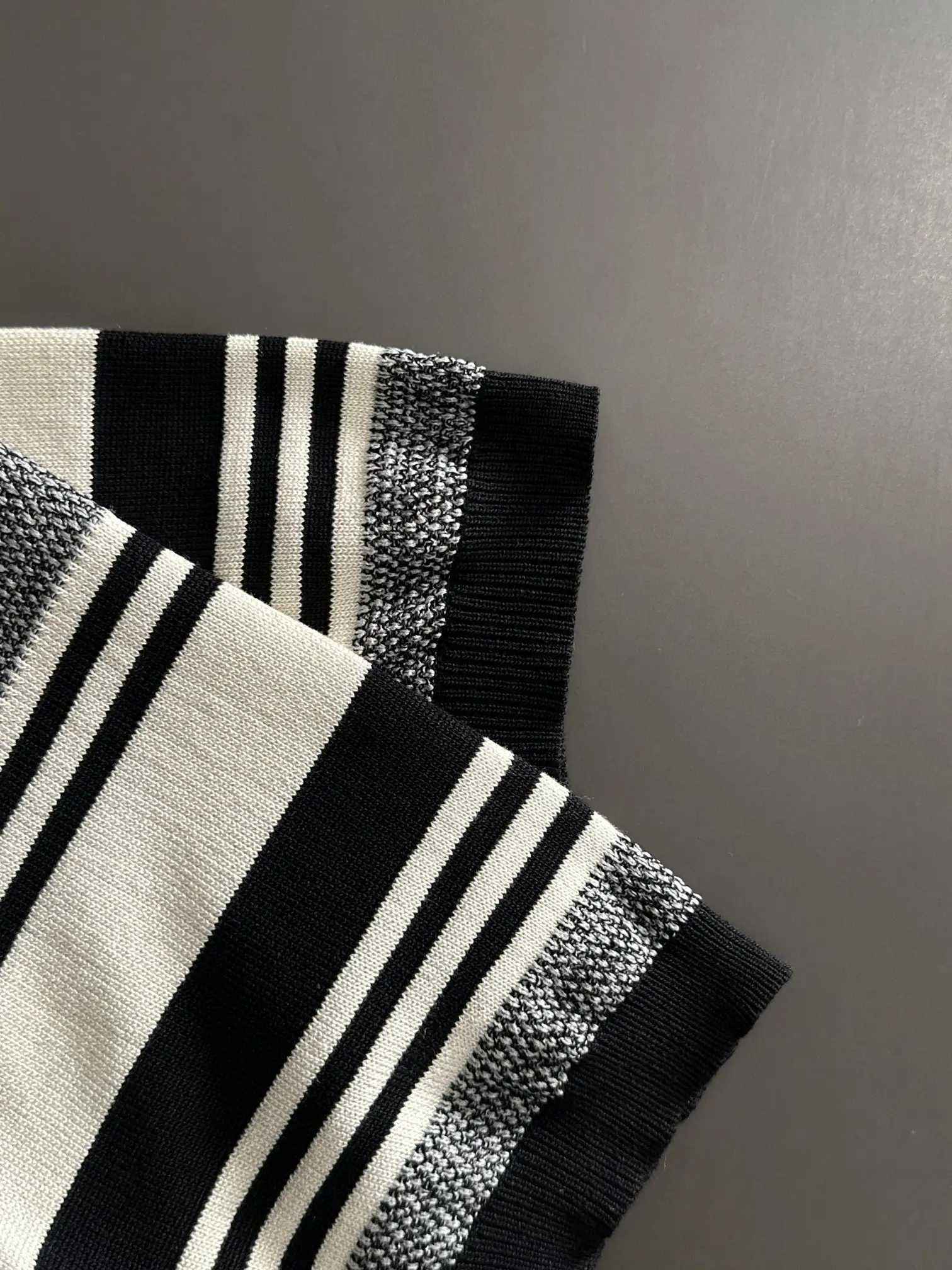 Striped Jacquard Knit T-Shirt D20015225 — view 4