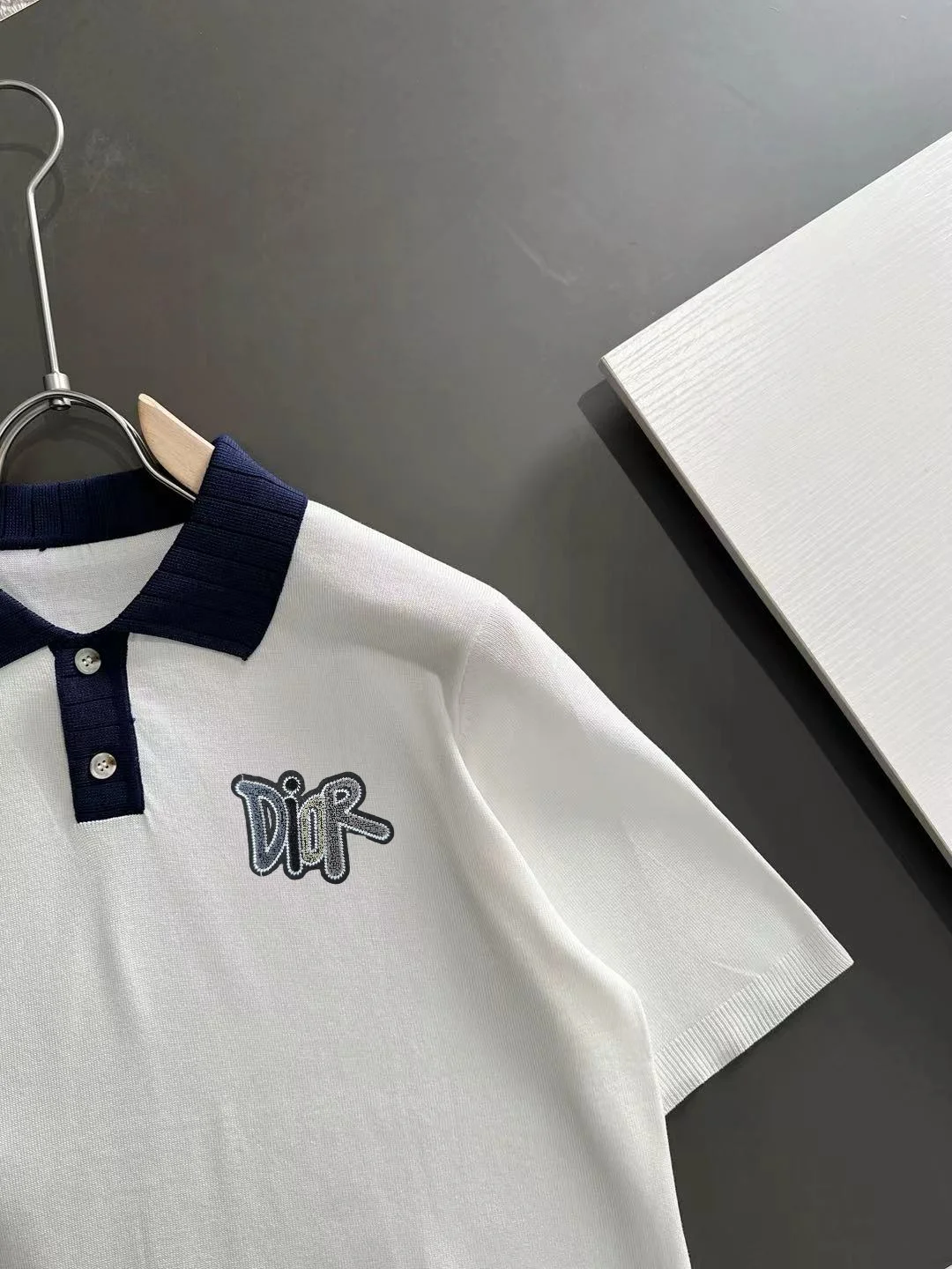 Contrast-Trim Knitted Polo Shirt D20015181 — view 2