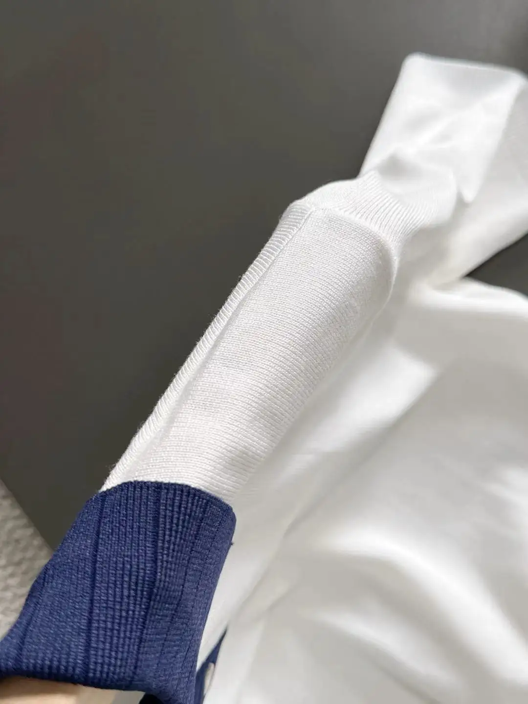 Contrast-Trim Knitted Polo Shirt D20015181 — view 4