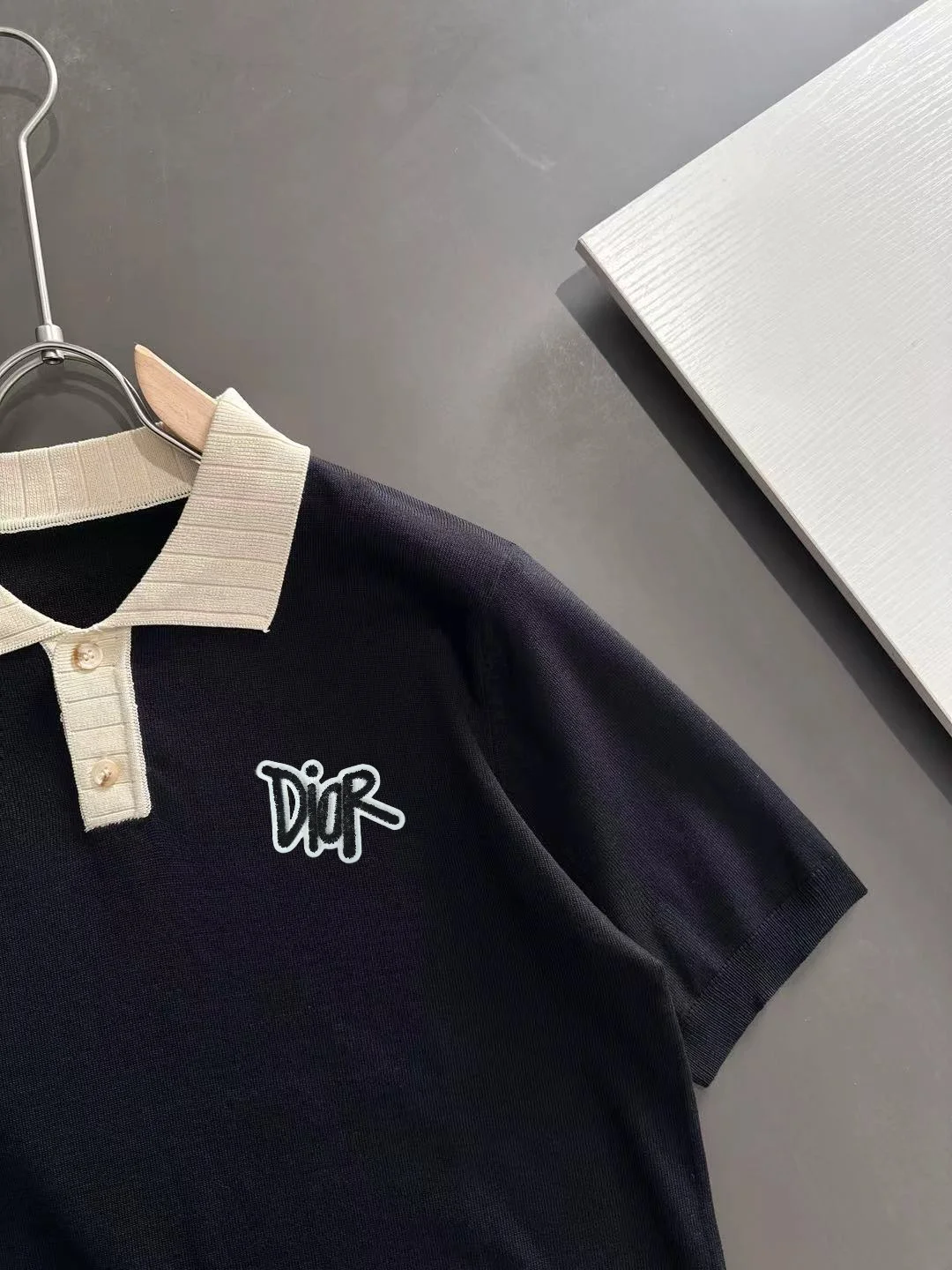 Contrast-Trim Knitted Polo Shirt D20015176 — view 2