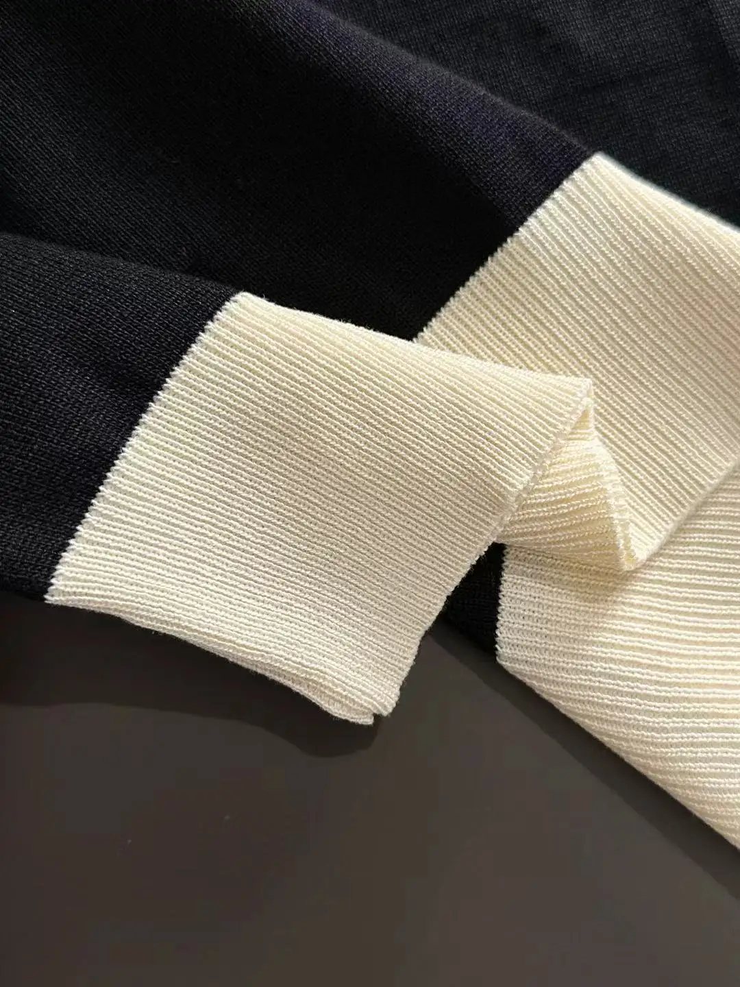 Contrast-Trim Knitted Polo Shirt D20015179 — view 6