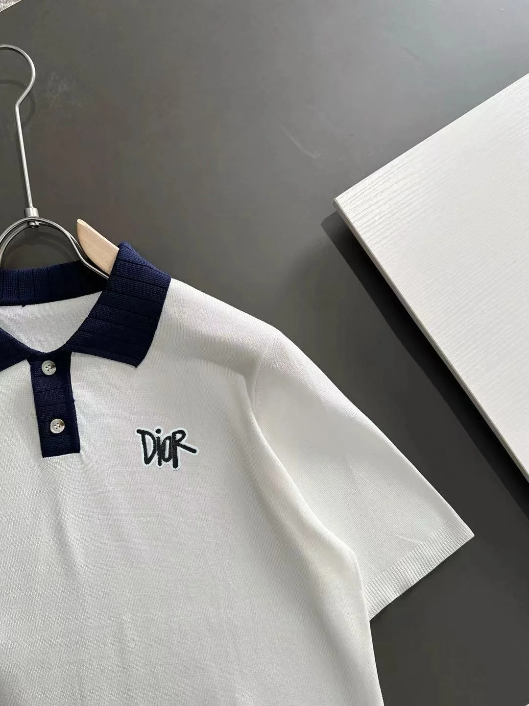 Contrast-Trim Knitted Polo Shirt D20015178 — view 2