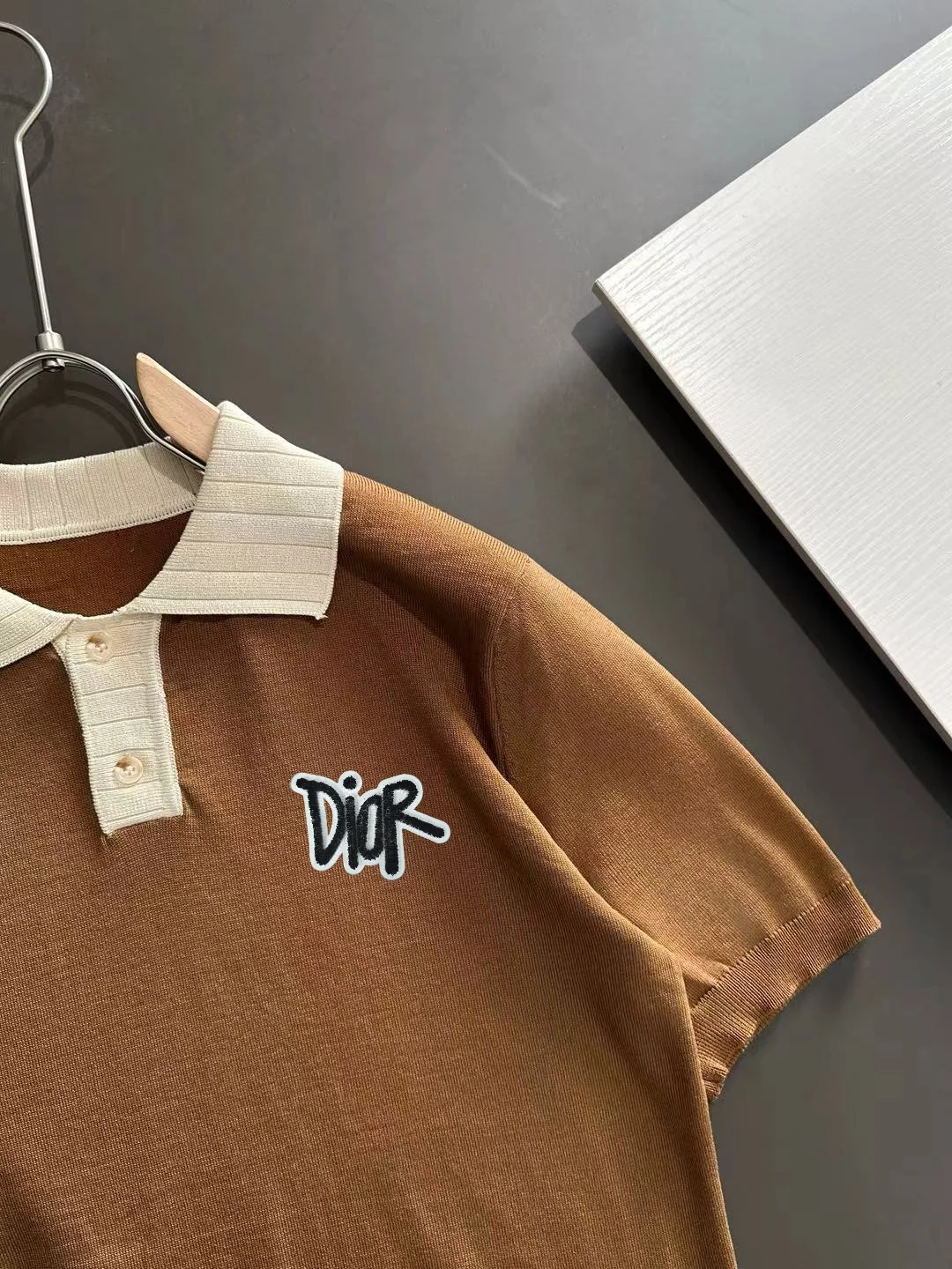 Contrast-Trim Knitted Polo Shirt D20015177 — view 2