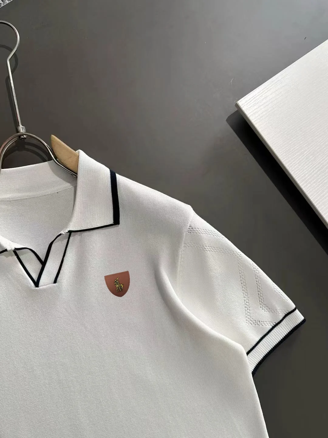 Contrast-Trim Knit Polo Shirt D21013587 — view 2