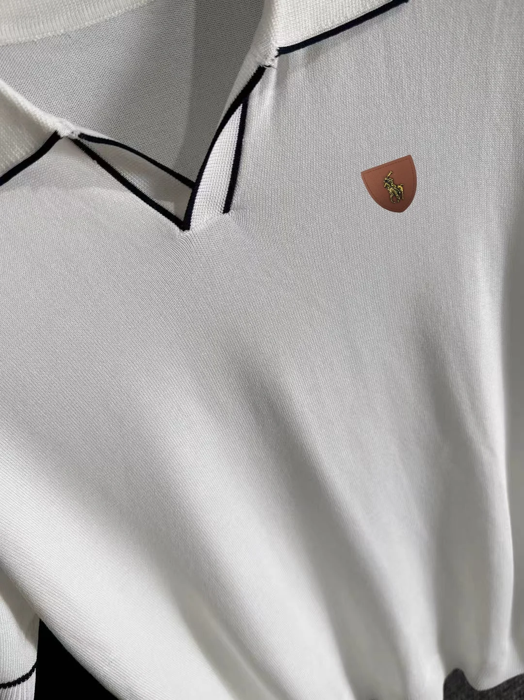 Contrast-Trim Knit Polo Shirt D21013587 — view 4