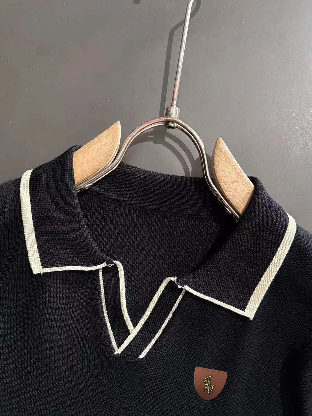 Contrast-Trim Knitted Polo Shirt D21013586 — view 3