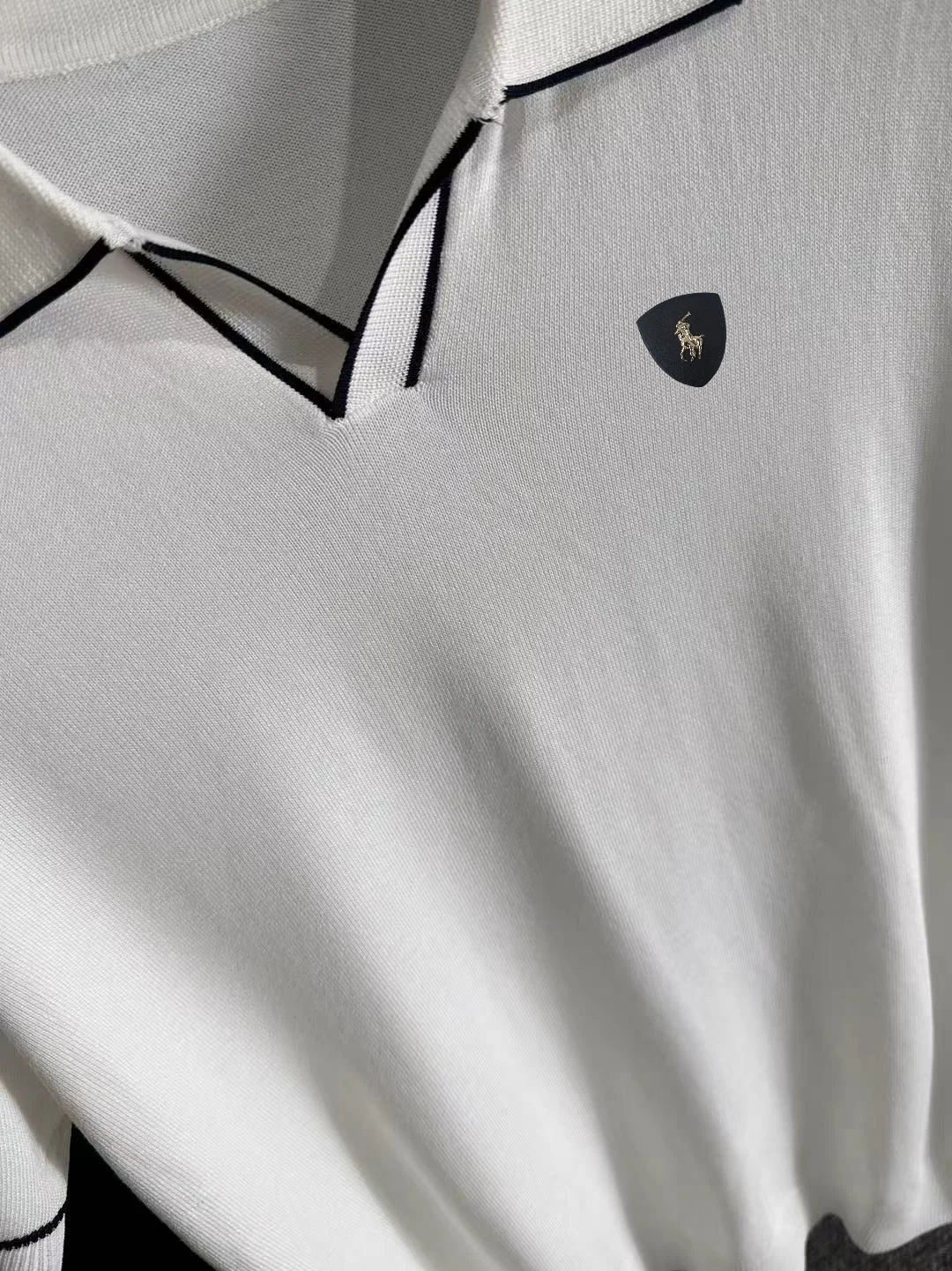 Contrast-Trim Knit Polo Shirt D21013585 — view 7