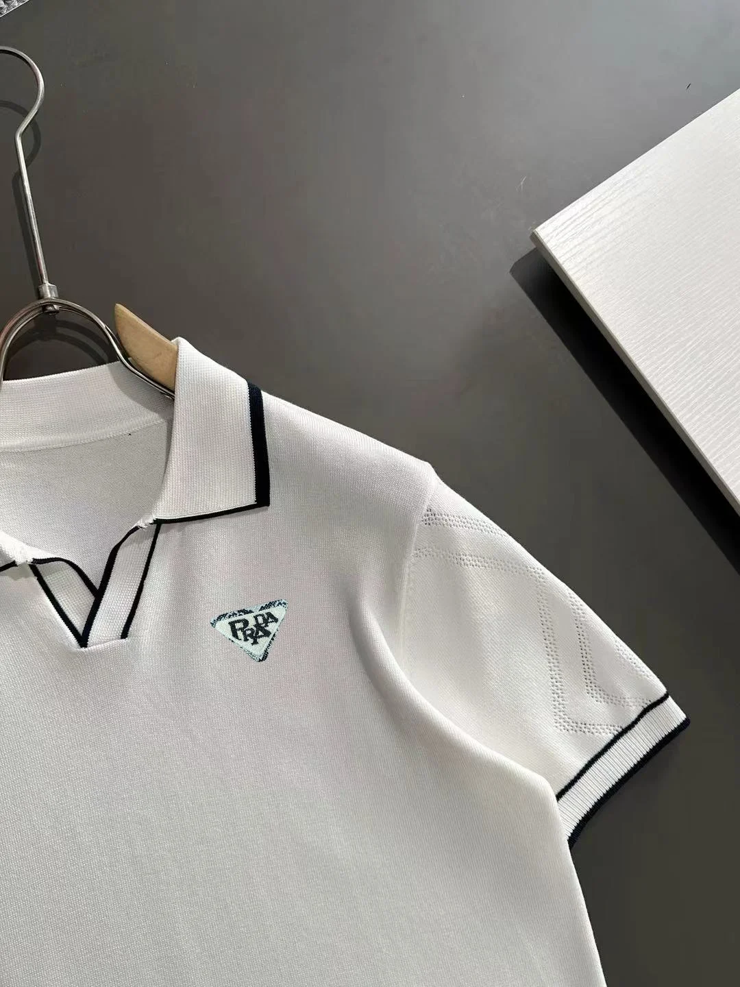 Contrast-Trim Knit Polo Shirt D21013578 — view 2