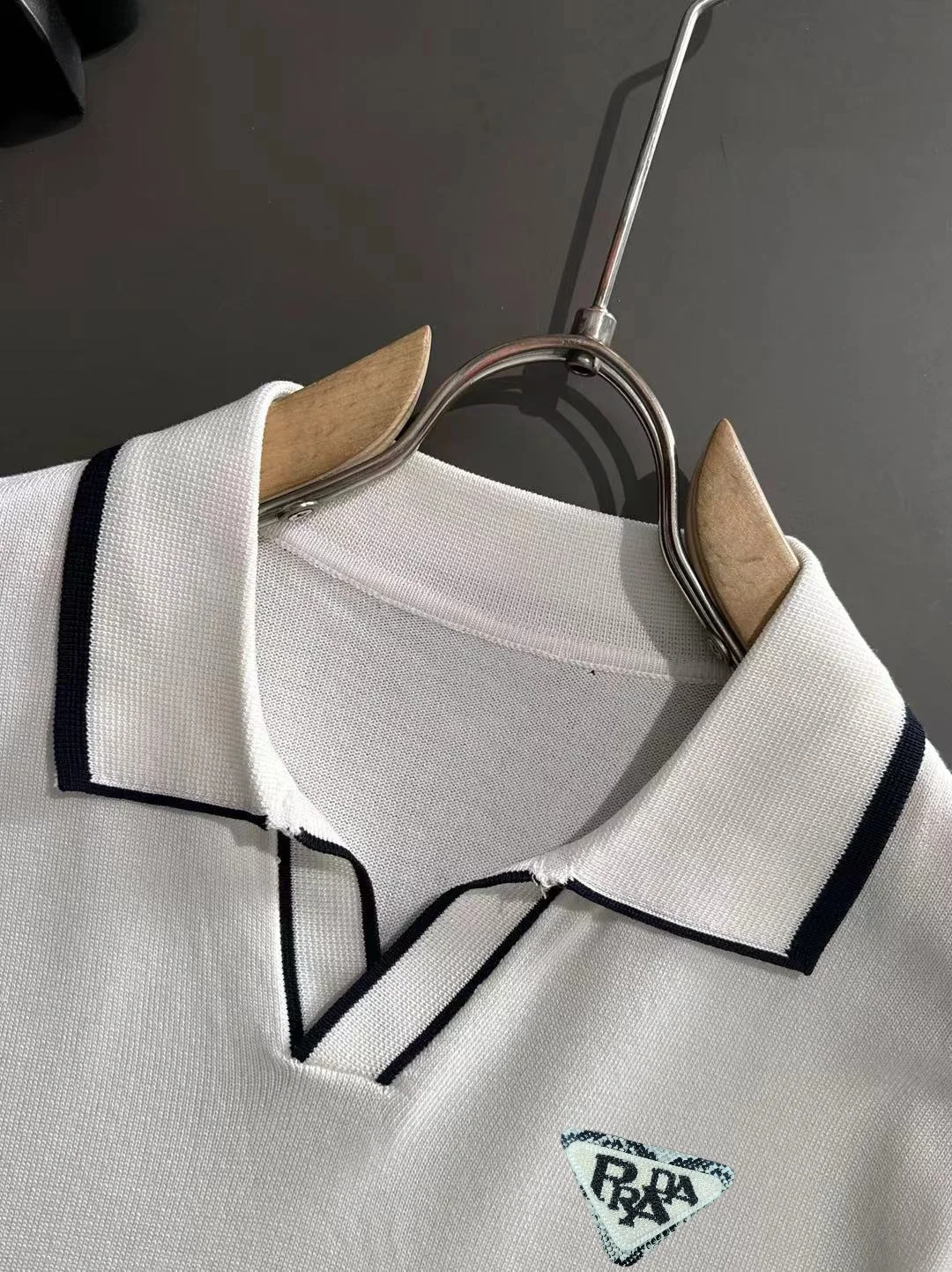 Contrast-Trim Knit Polo Shirt D21013578 — view 3