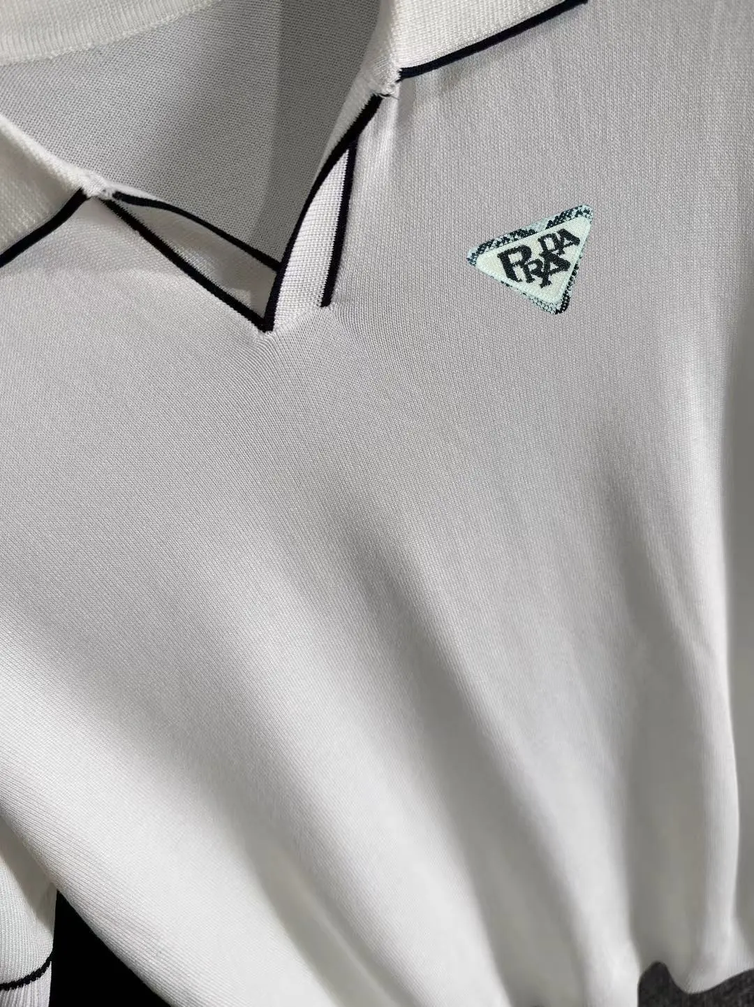 Contrast-Trim Knit Polo Shirt D21013578 — view 7