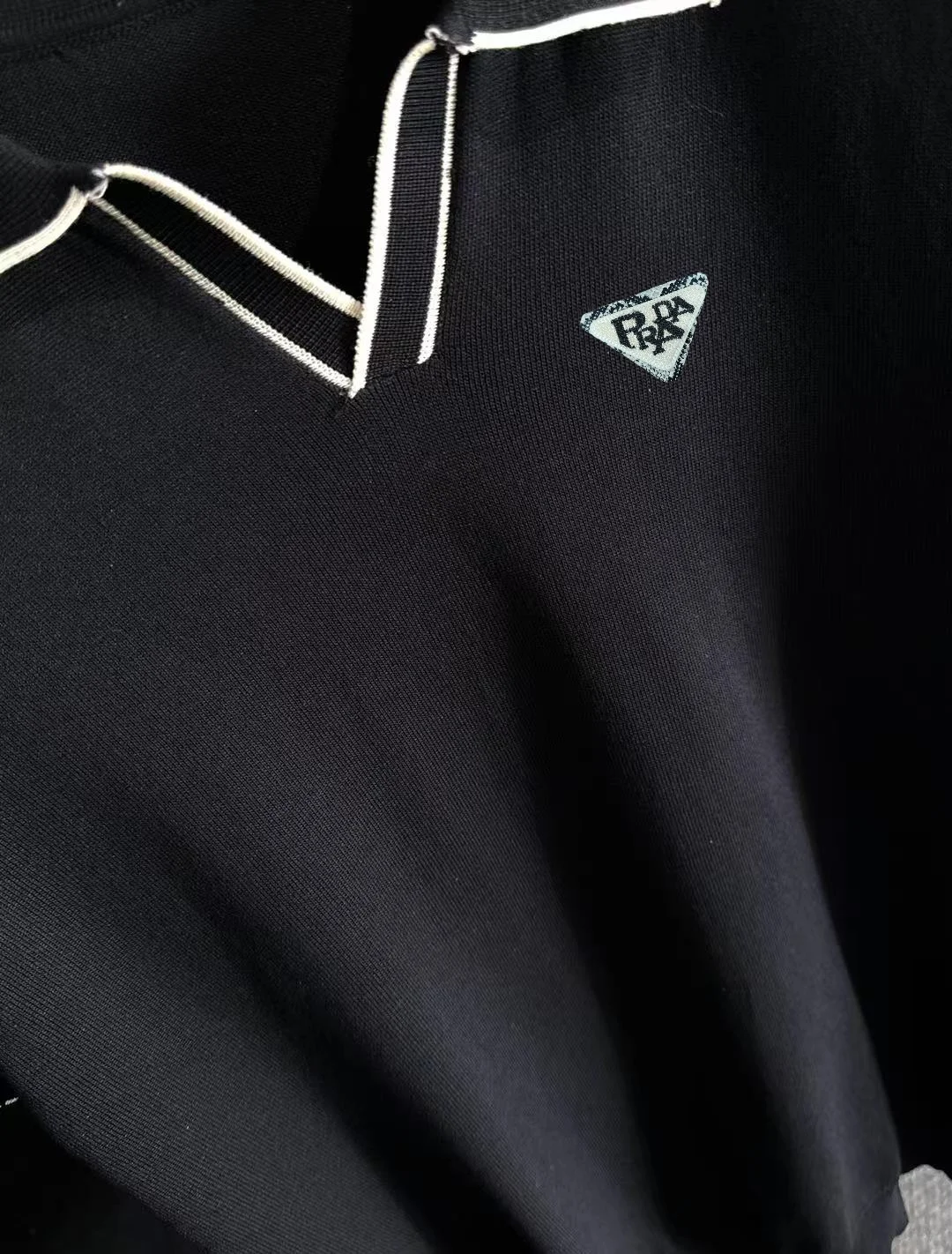 Contrast-Trim Knitted Polo Shirt D21013577 — view 7