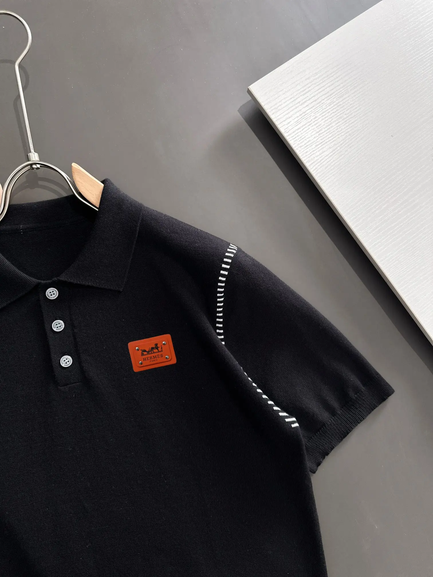 Contrast Stitch Knit Polo Shirt D21013579 — view 2