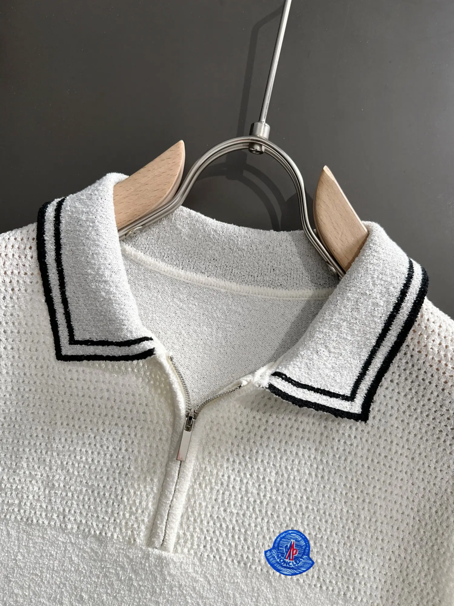 Contrast-Trim Textured Knit Half-Zip Polo Shirt D21013602 — view 3