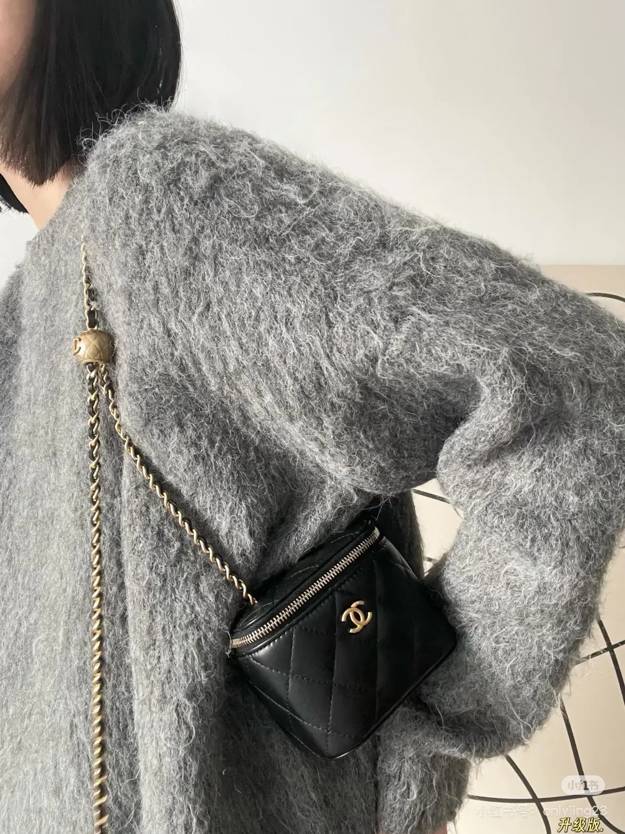 Chanel Quilted Mini Box Bag D25518266 — view 5