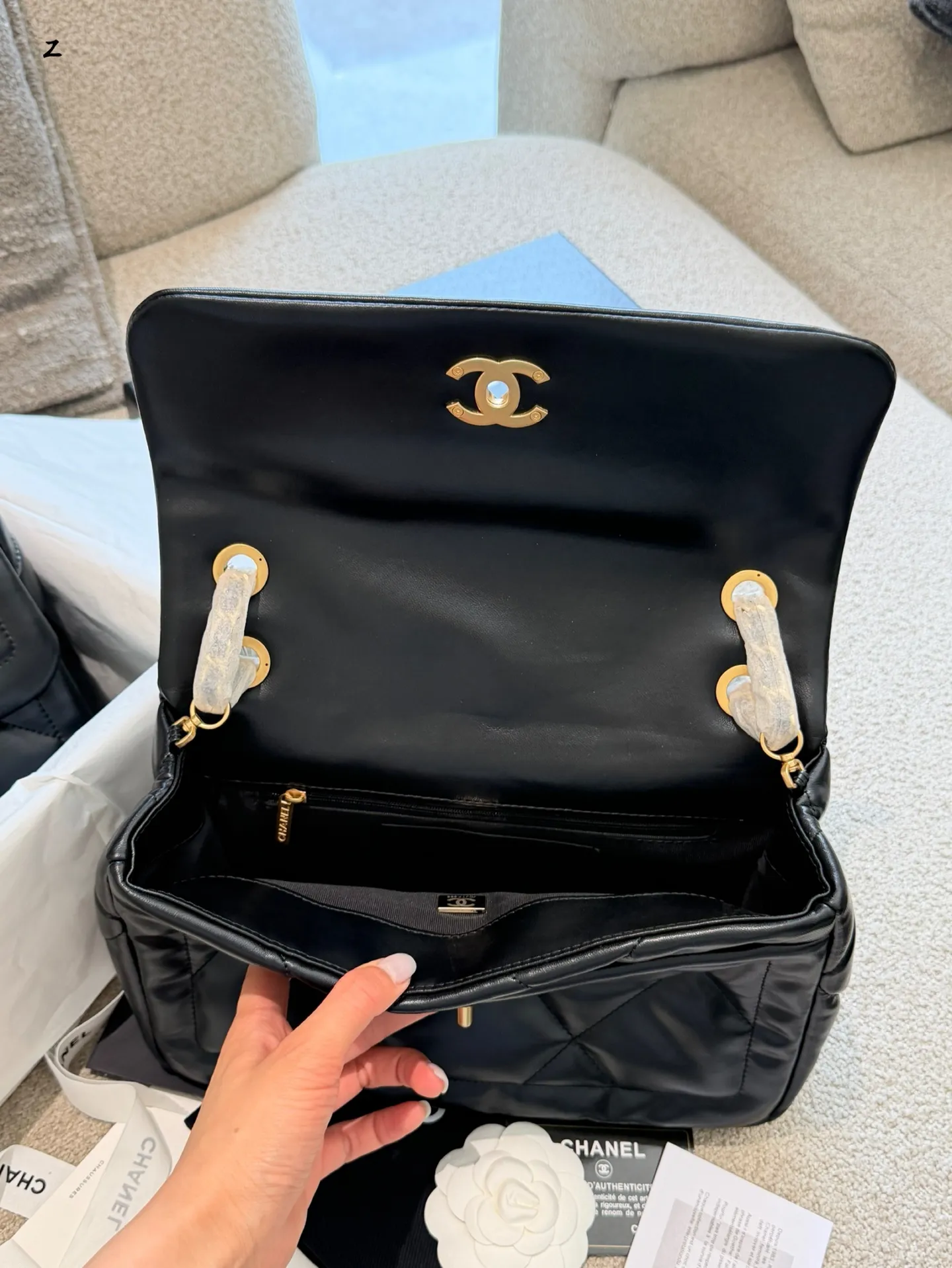 Chanel 25K Quilted Lambskin Flap Bag D36018127 — view 9