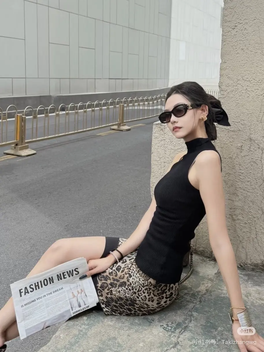 Chanel Square-Frame Sunglasses D20017802 — view 9