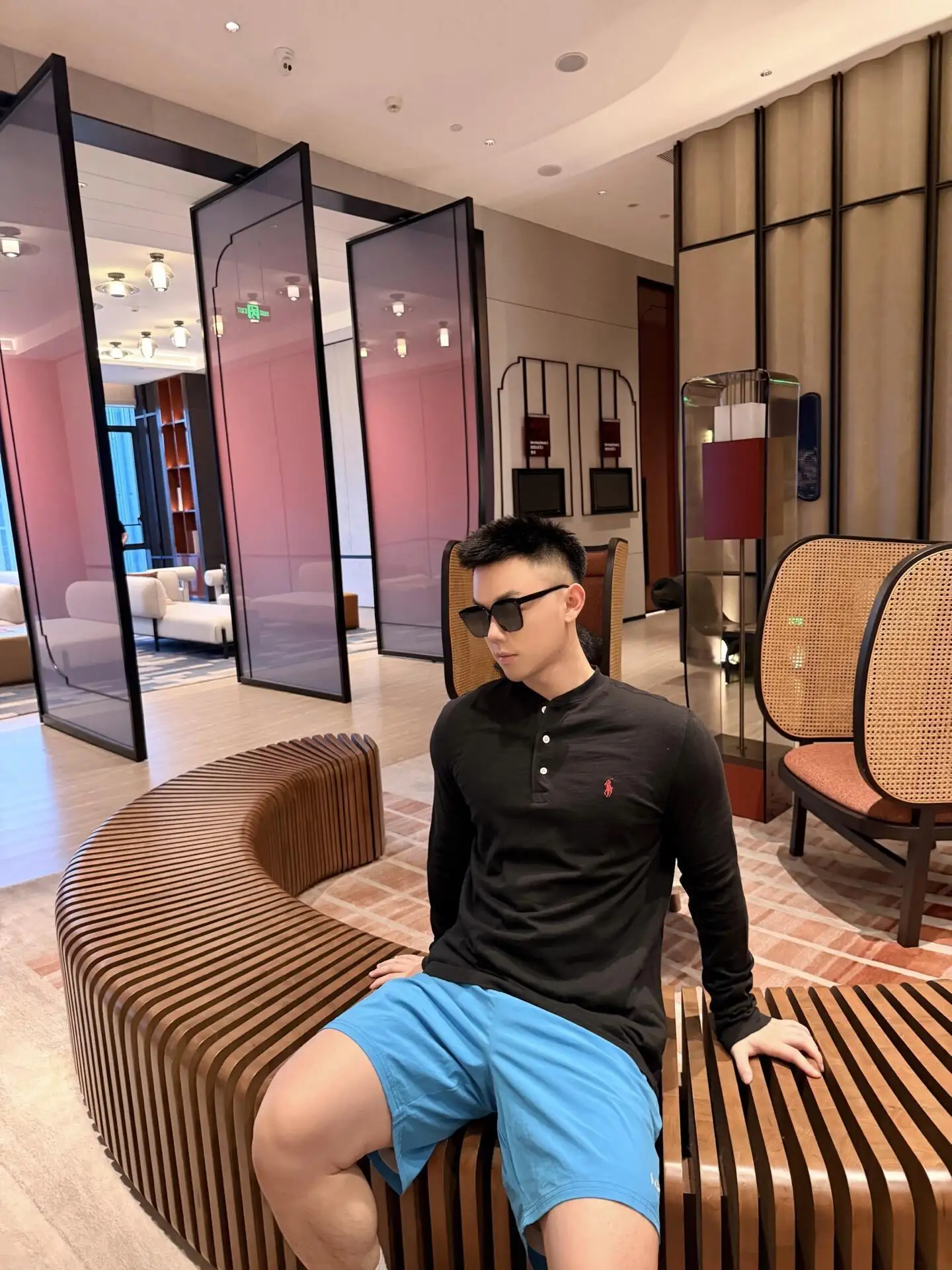 Long-Sleeved Cotton Henley Polo Shirt D17022722 — view 21