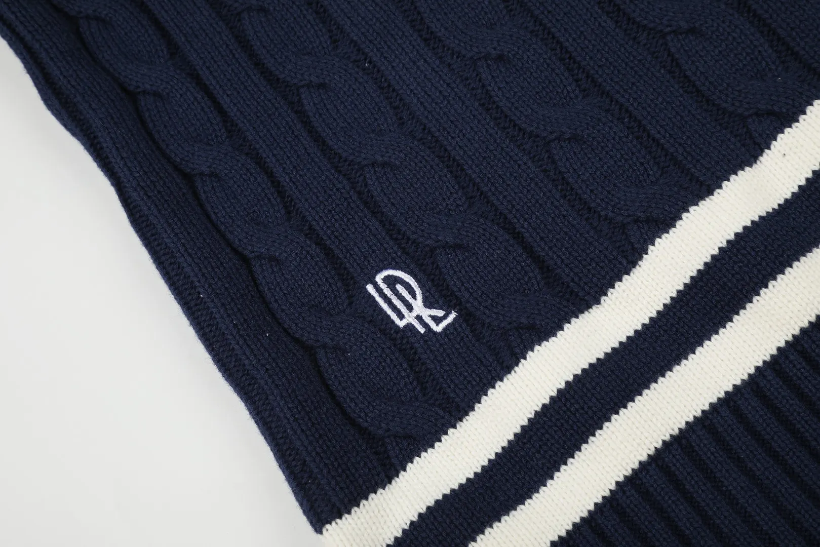 Cricket-Style Cable-Knit V-Neck Sweater D17522951 — view 4