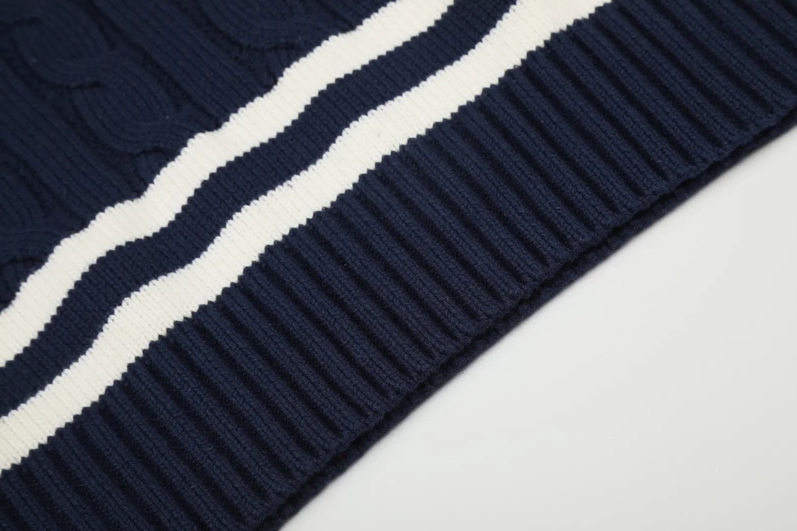 Cricket-Style Cable-Knit V-Neck Sweater D17522951 — view 5