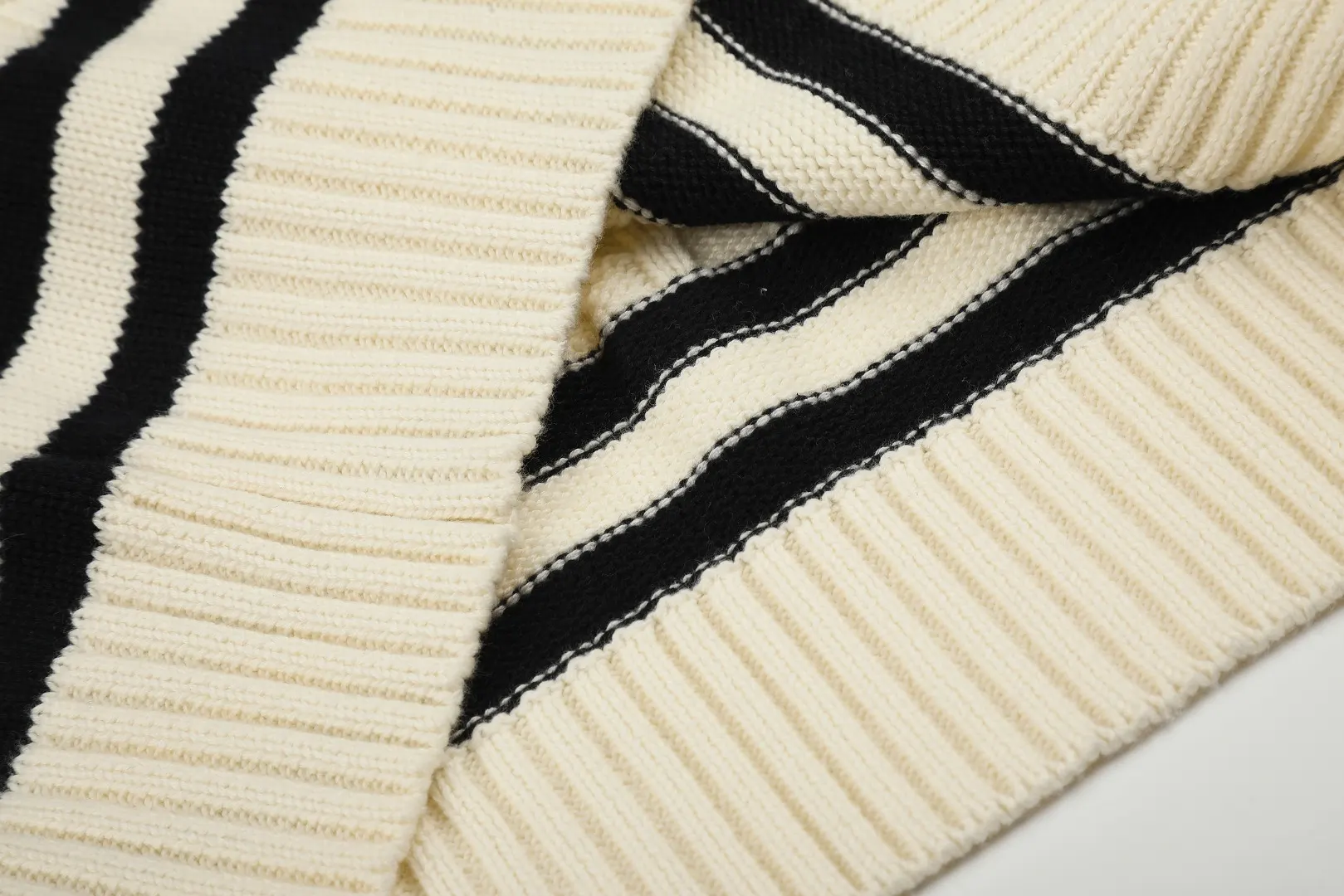 Striped V-Neck Cable-Knit Sweater D17522953 — view 6