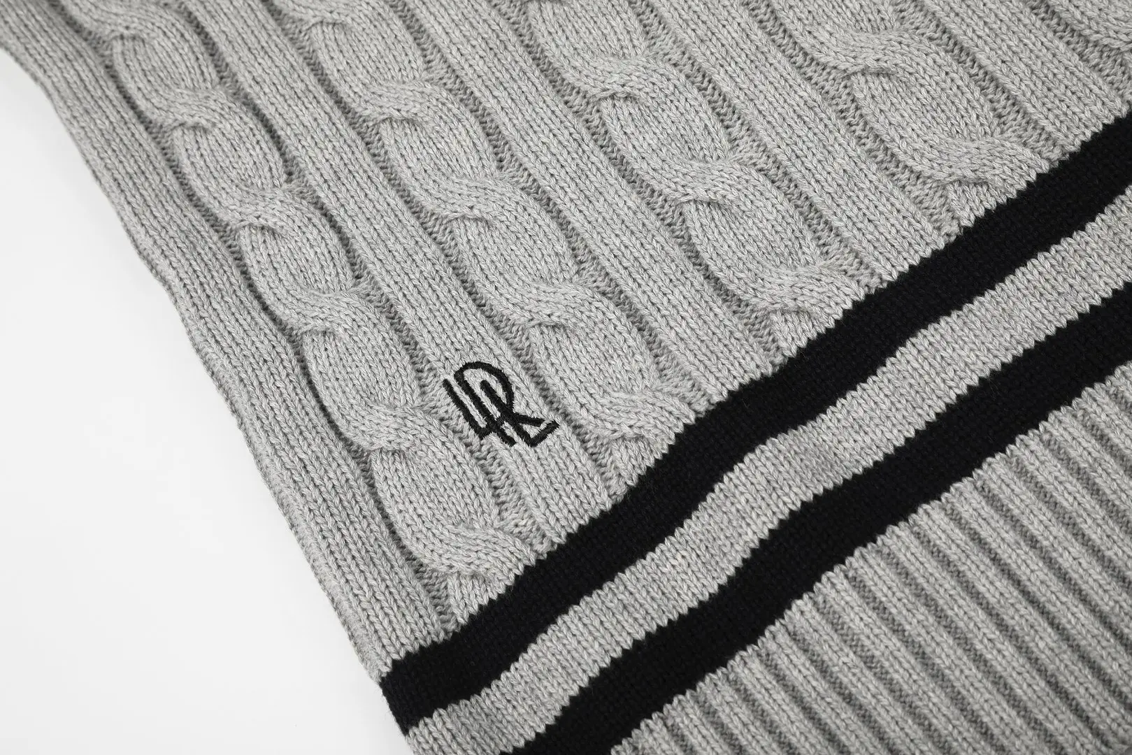 Striped V-Neck Cable-Knit Sweater D17522952 — view 4