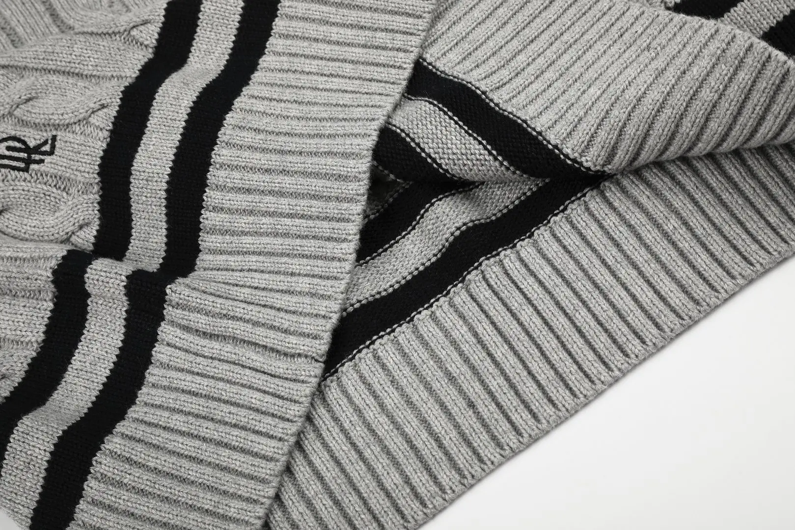 Striped V-Neck Cable-Knit Sweater D17522952 — view 6