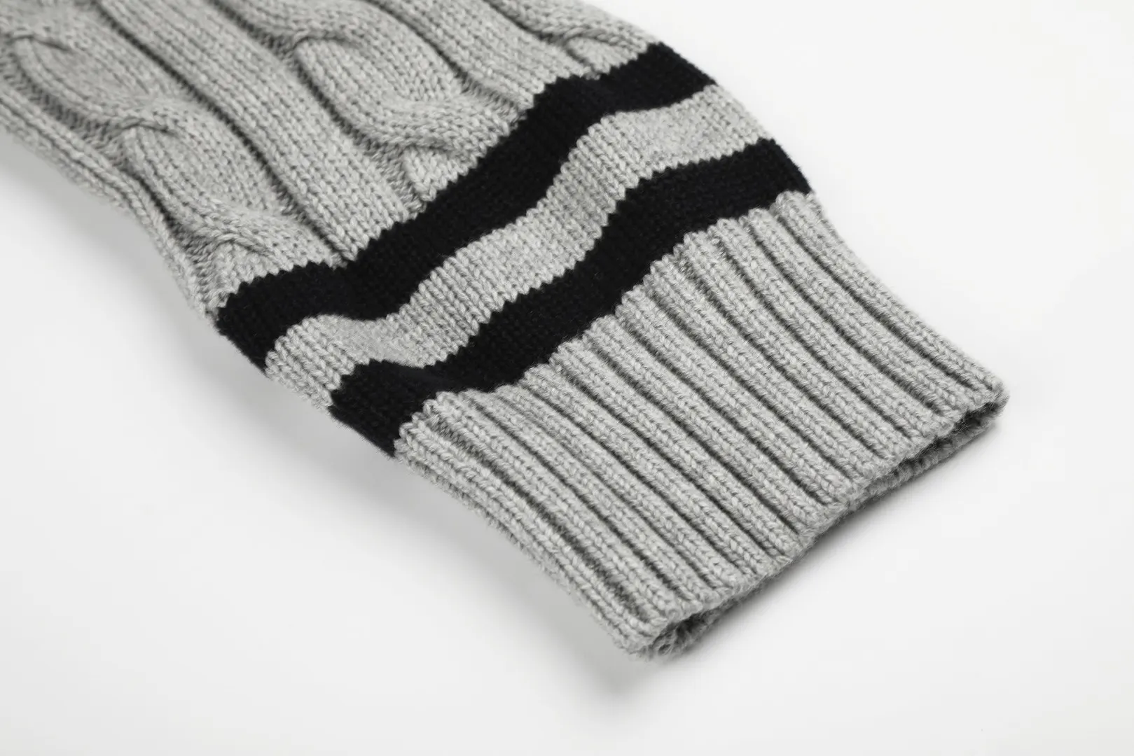 Striped V-Neck Cable-Knit Sweater D17522952 — view 7