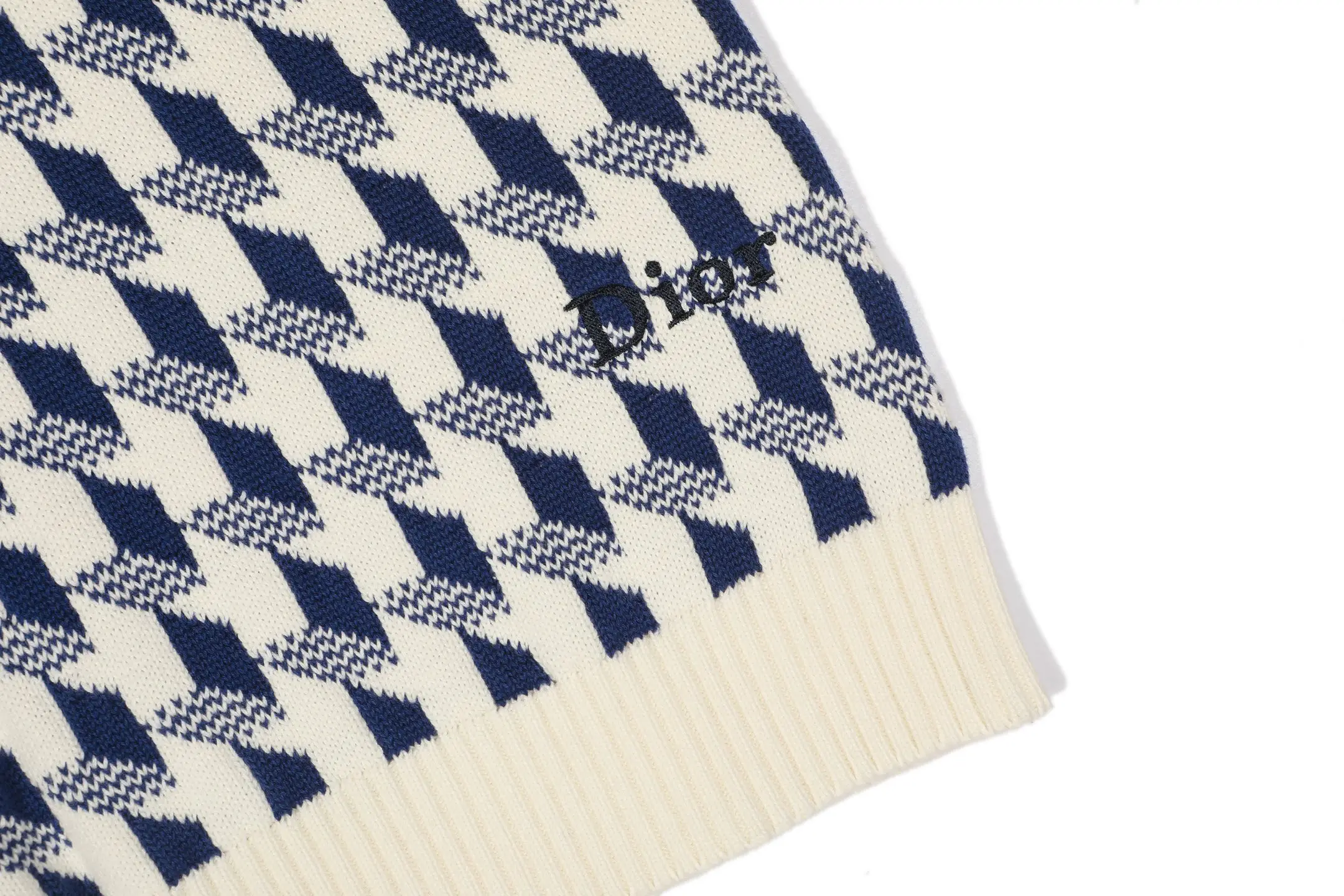 Houndstooth Jacquard Wool Crew-Neck Sweater D21021100 — view 9