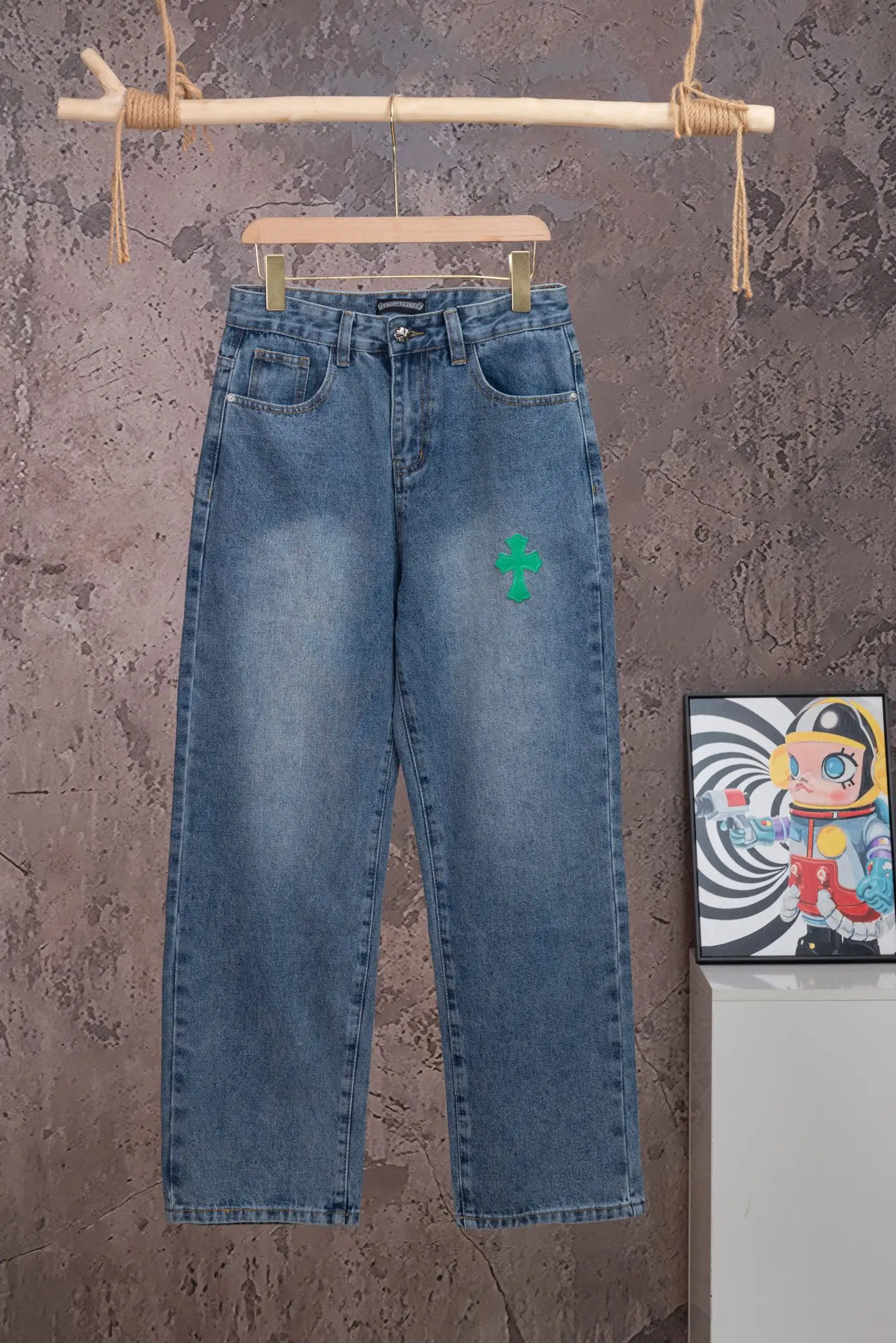Cross-Patch Straight-Leg Jeans D18021077