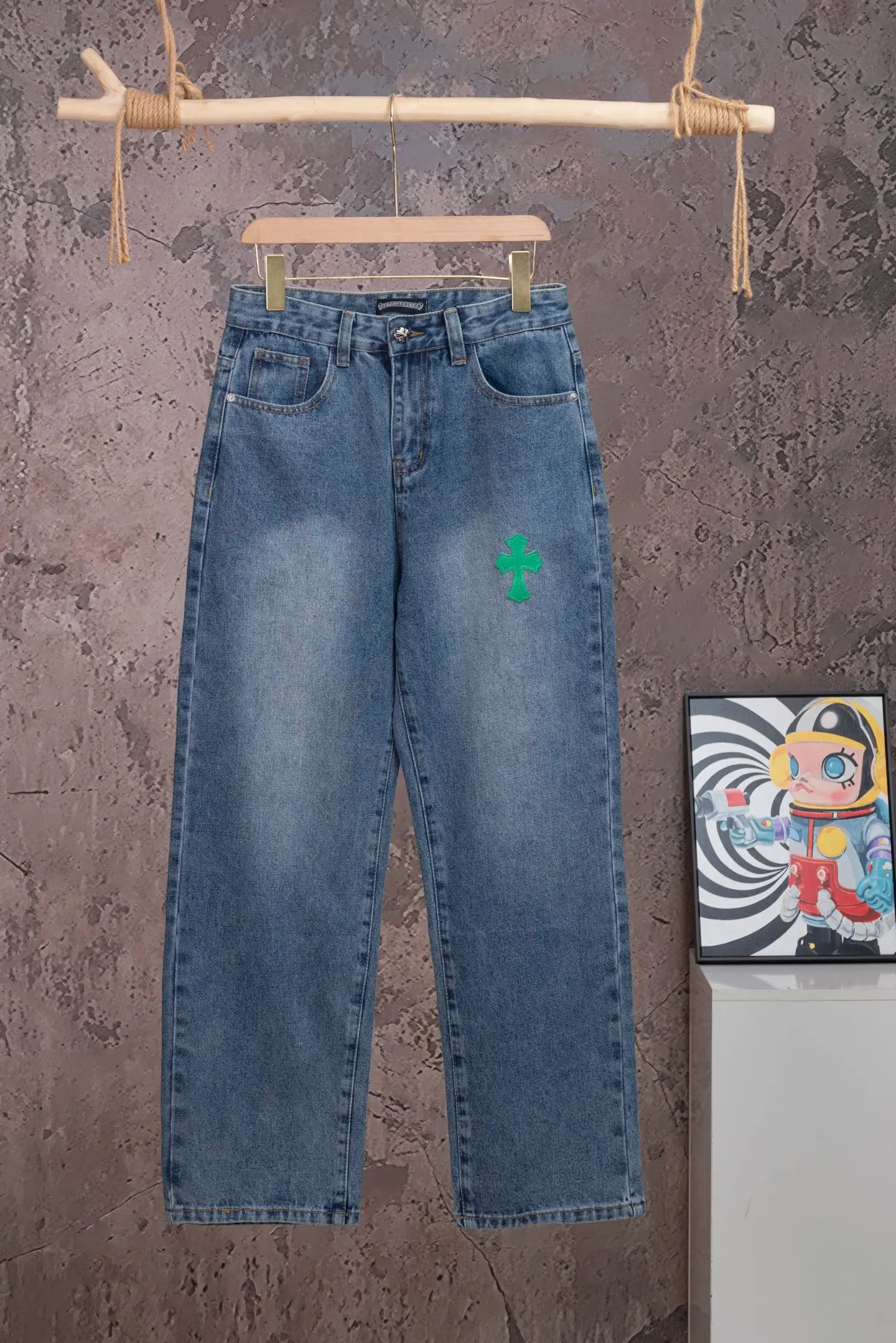 Cross-Patch Straight-Leg Jeans D18021077