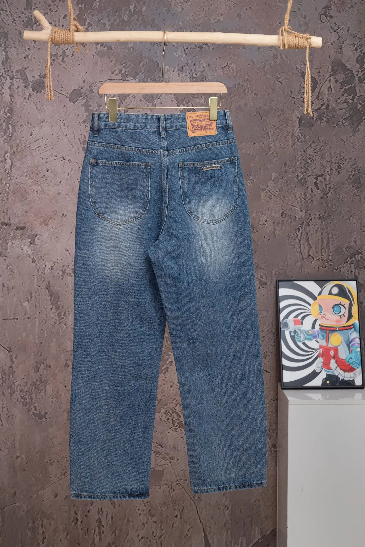 Cross Patch Straight-Leg Jeans D18021075 — view 2