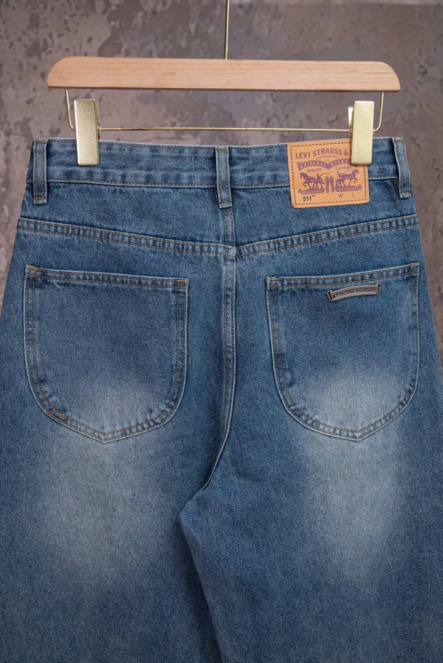 Cross Patch Straight-Leg Jeans D18021075 — view 4