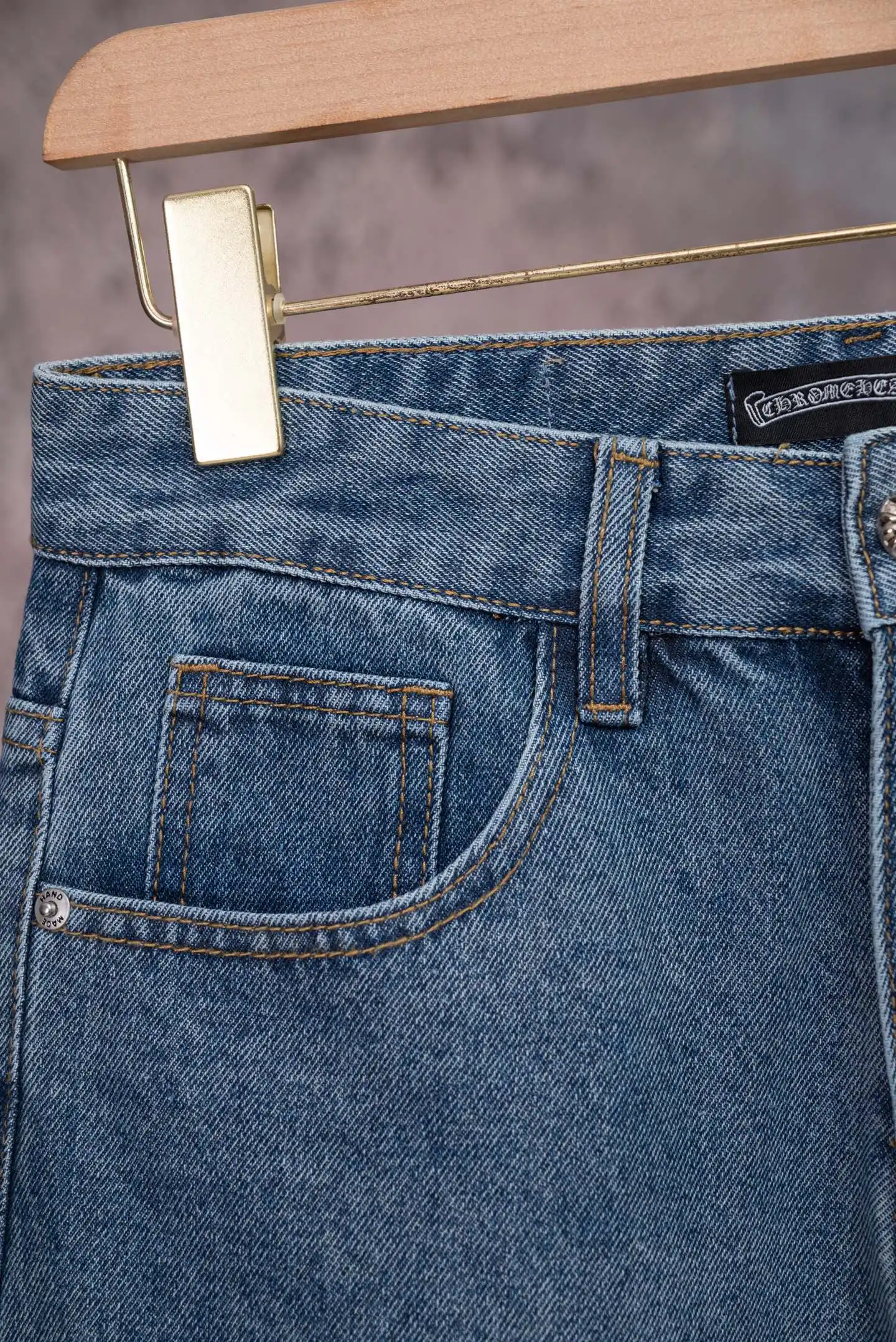 Cross Patch Straight-Leg Jeans D18021075 — view 5