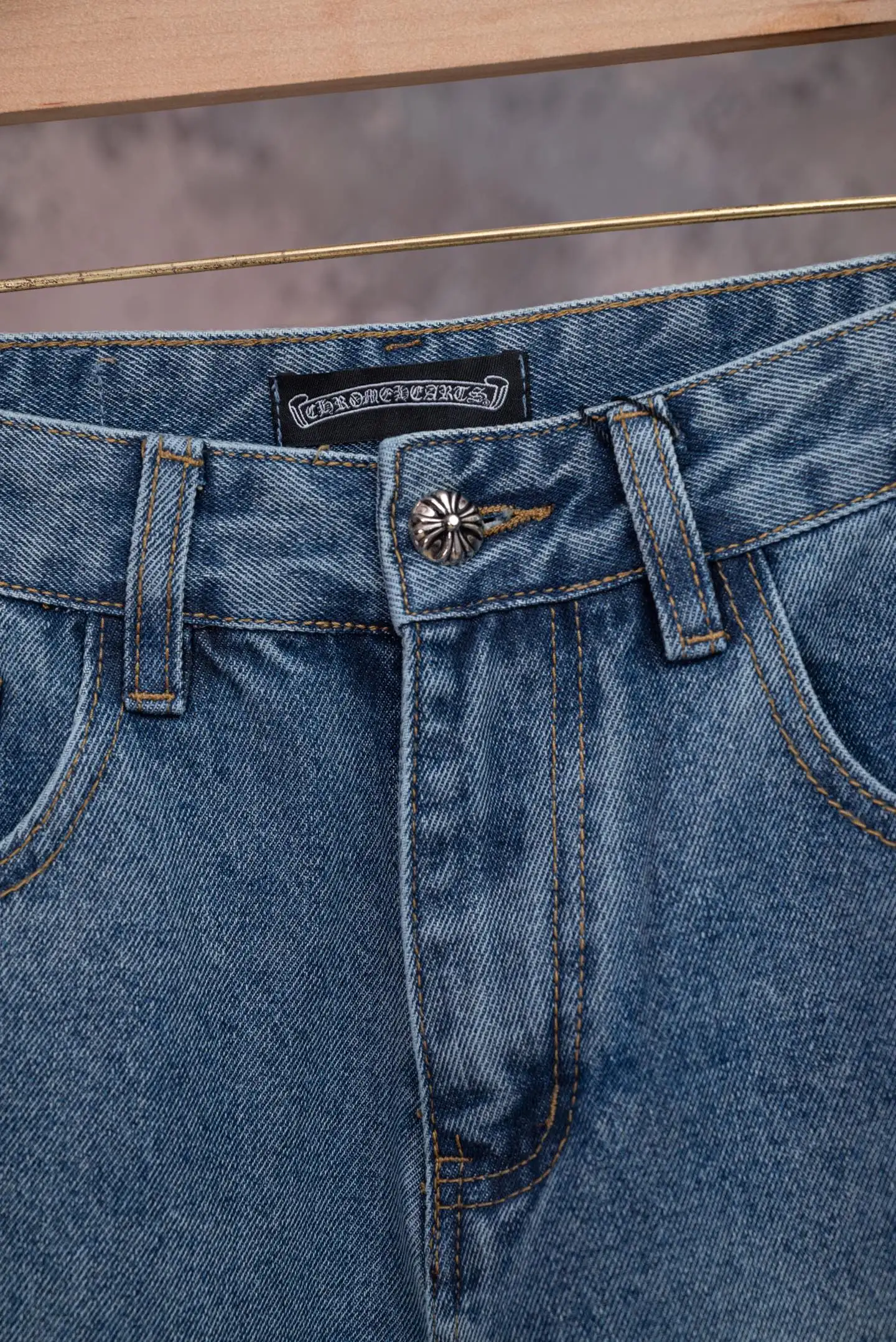 Cross Patch Straight-Leg Jeans D18021075 — view 7
