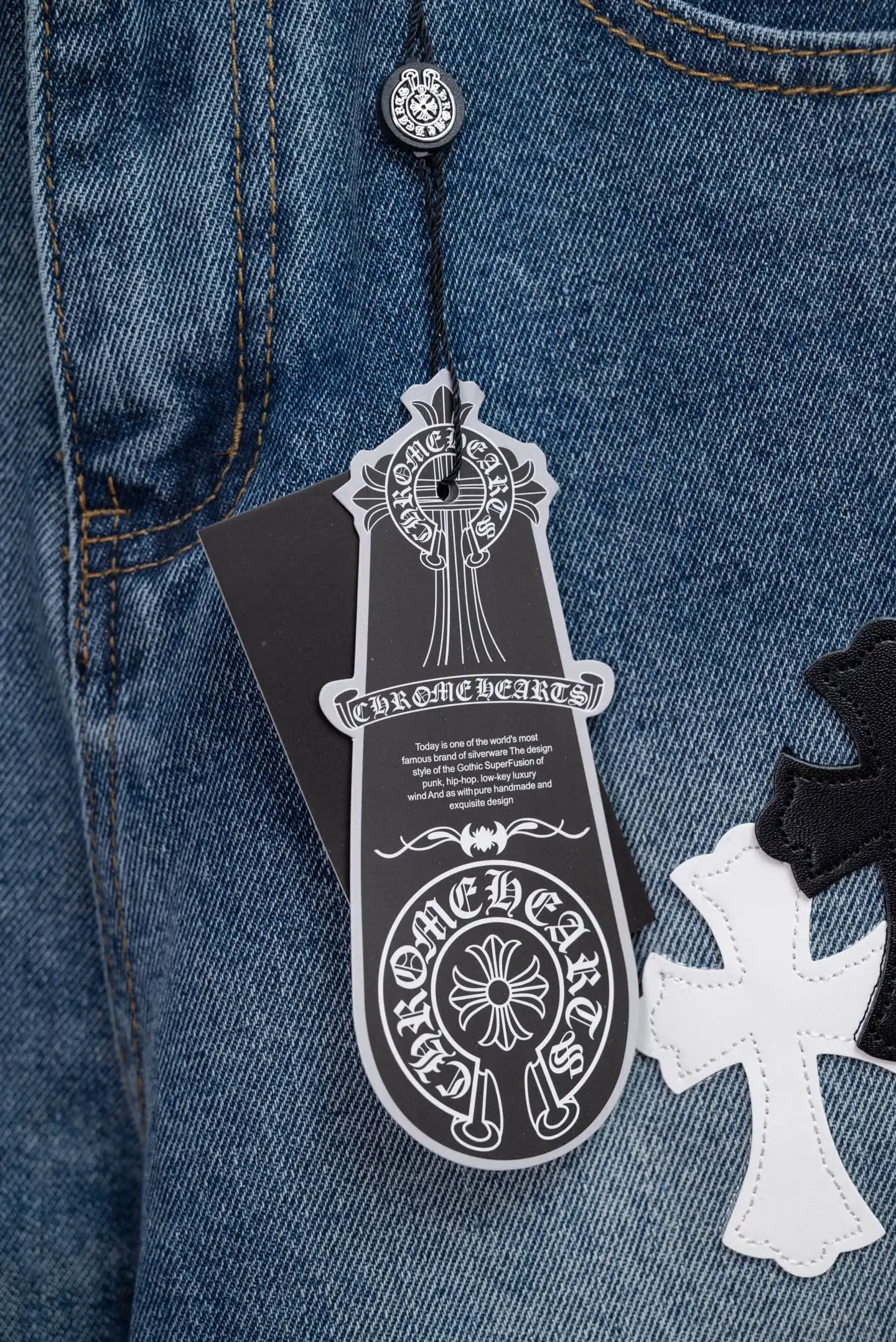 Cross Patch Straight-Leg Jeans D18021075 — view 9