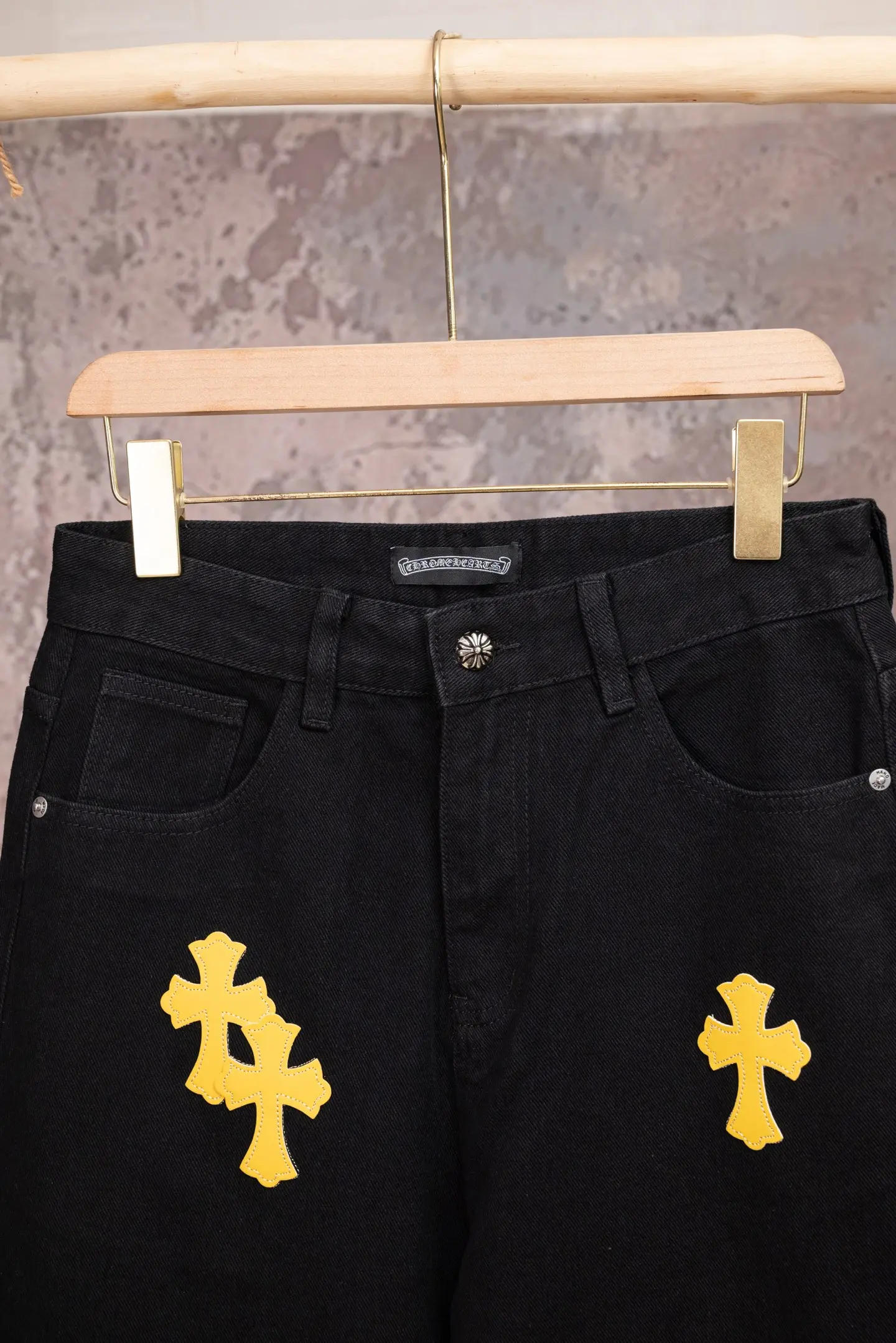 Cross Patch Straight-Leg Jeans D18021073 — view 3