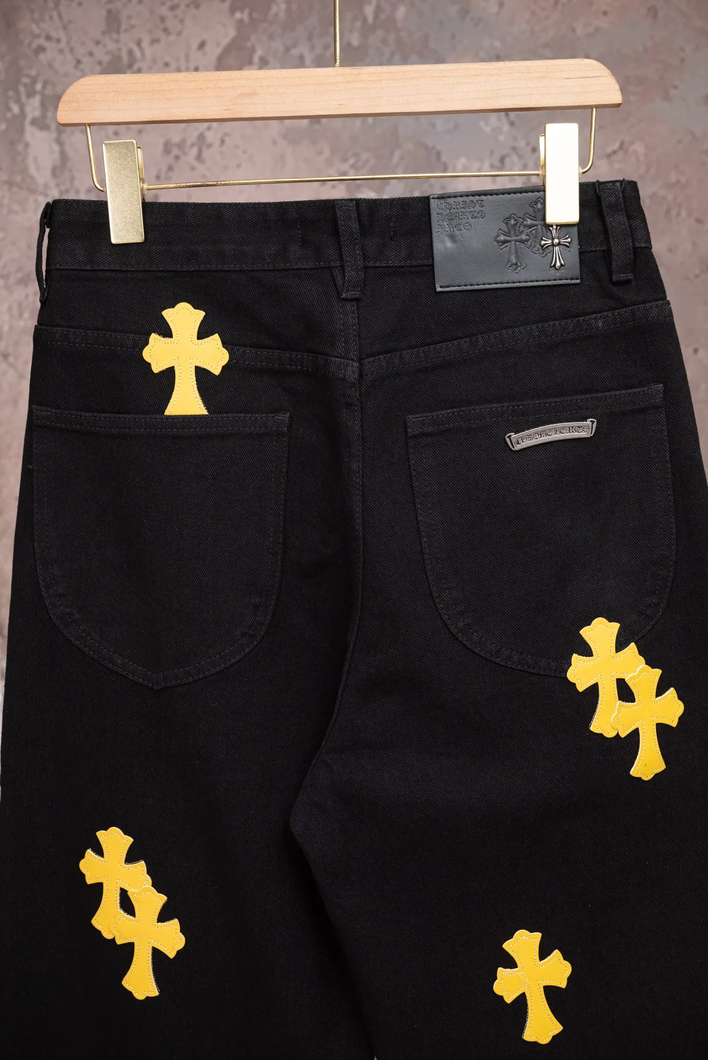 Cross Patch Straight-Leg Jeans D18021073 — view 4
