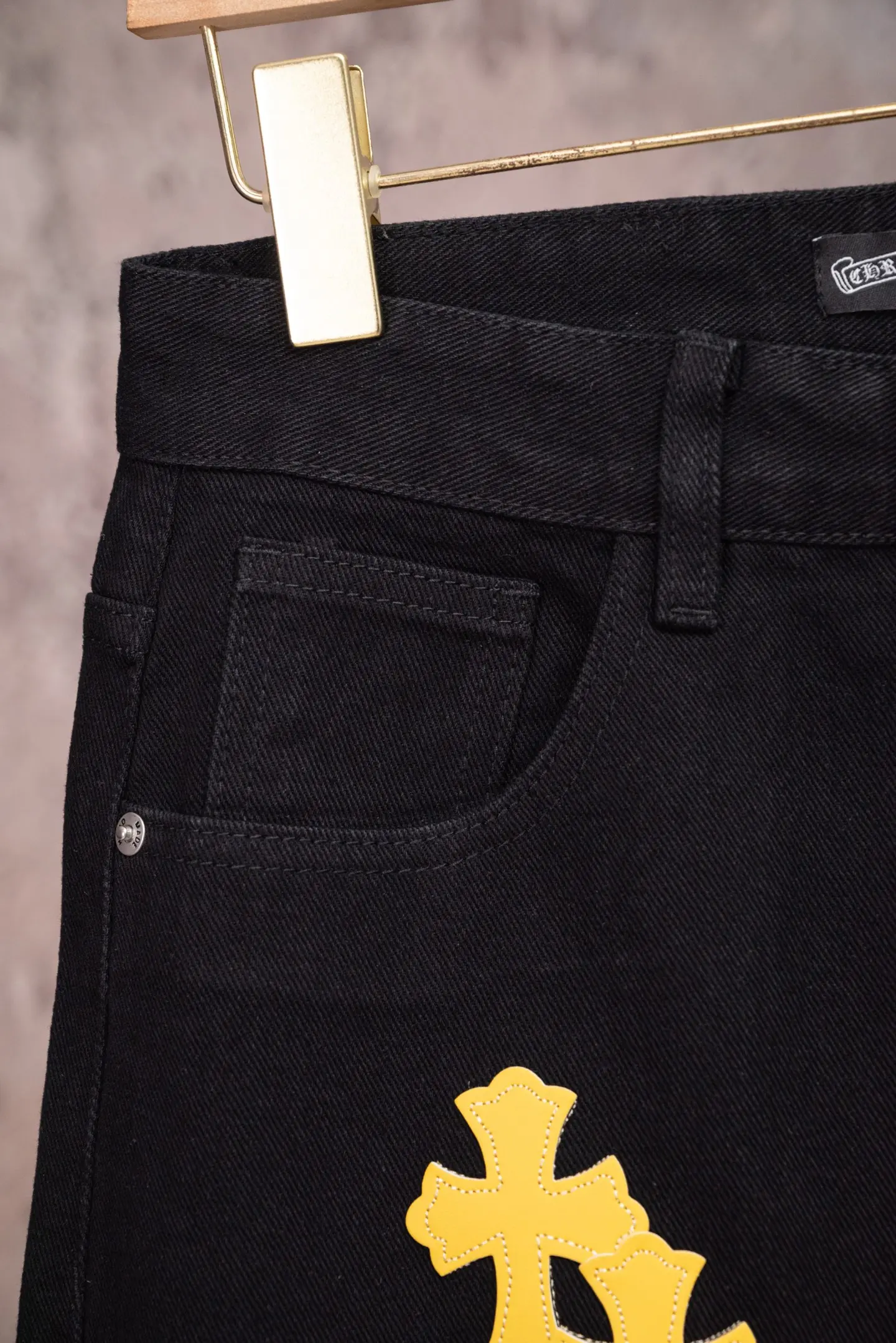 Cross Patch Straight-Leg Jeans D18021073 — view 5